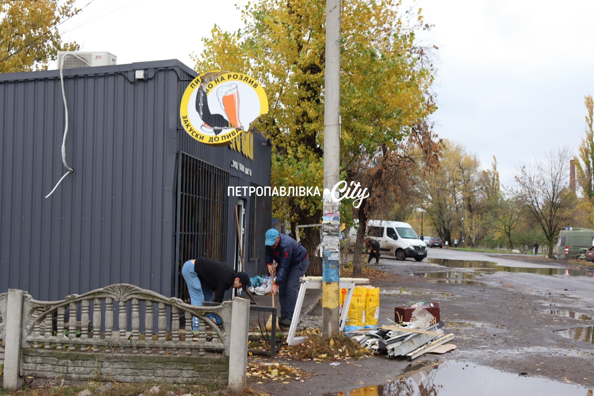 Ракети та шахеди на Петропавлівку: ворог вбиває цивільних людей