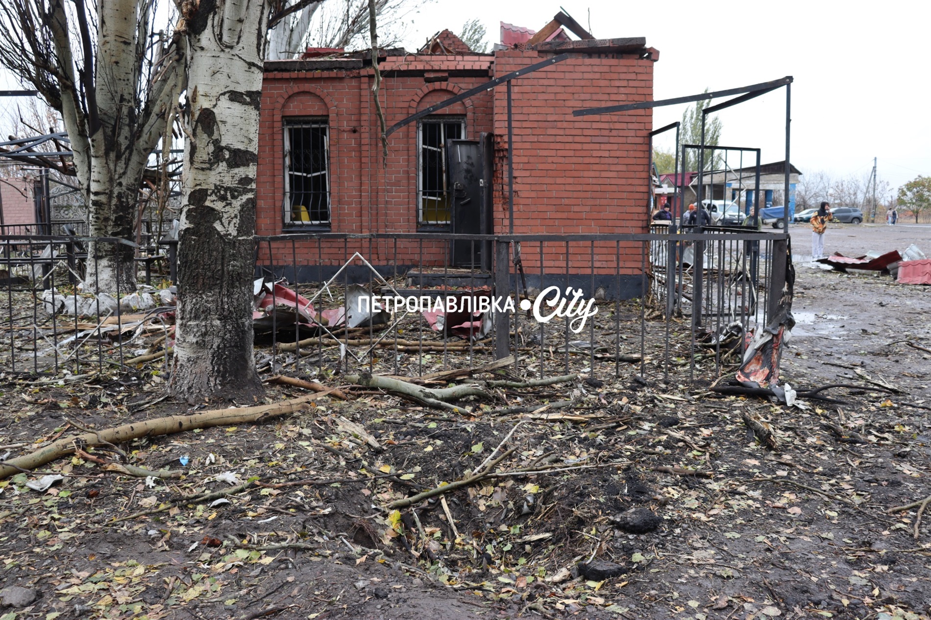 Ракети та шахеди на Петропавлівку: ворог вбиває цивільних людей