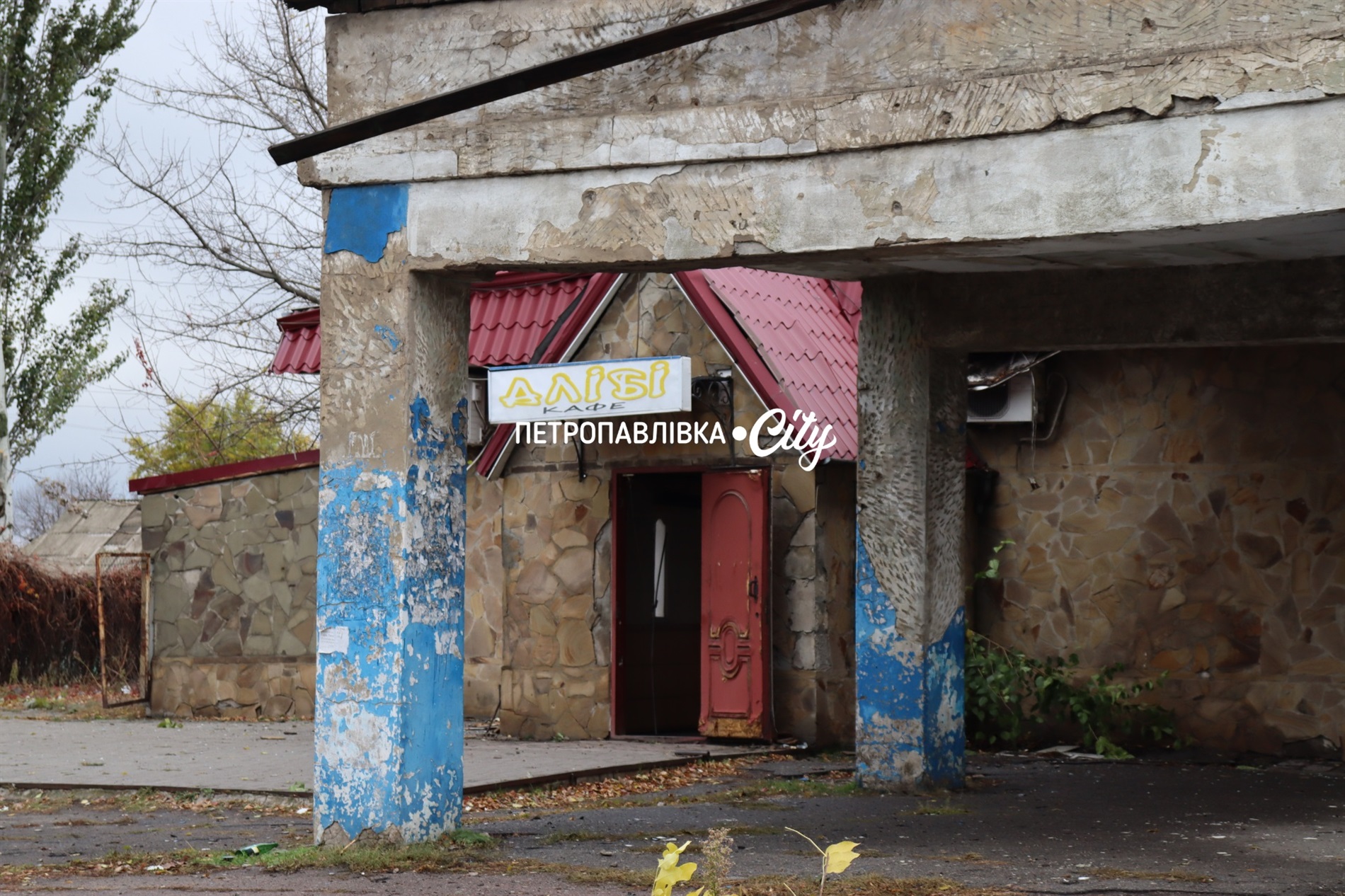 Ракети та шахеди на Петропавлівку: ворог вбиває цивільних людей