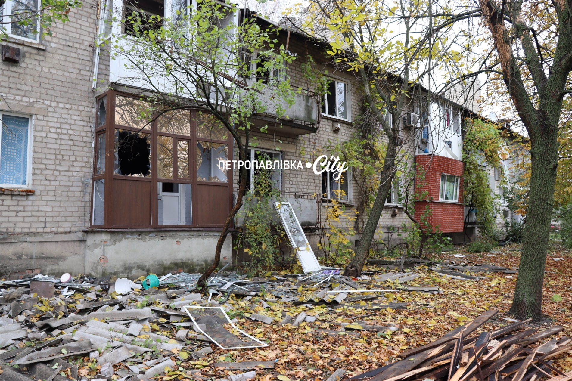 Ракети та шахеди на Петропавлівку: ворог вбиває цивільних людей