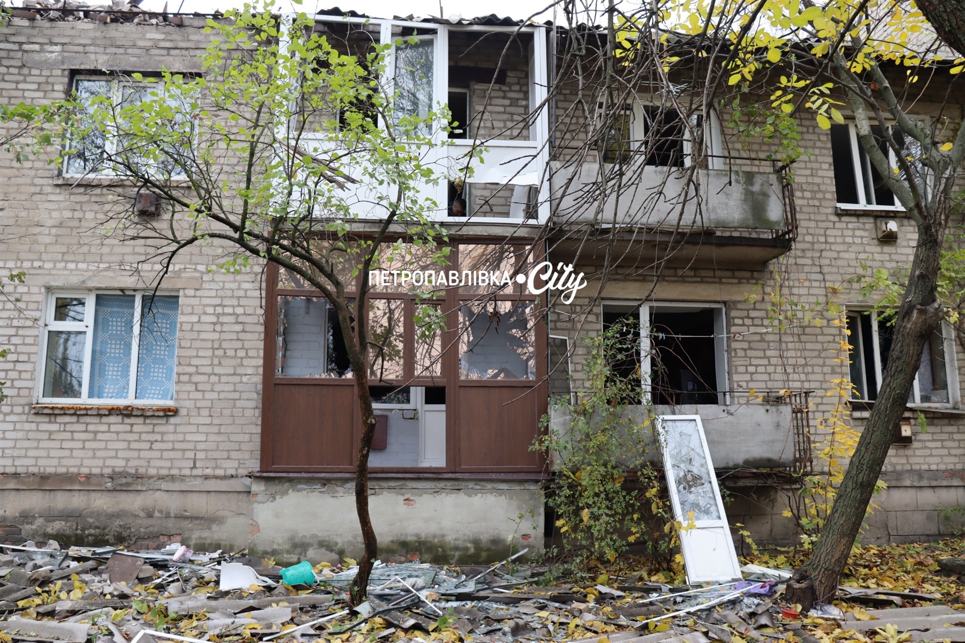 Ракети та шахеди на Петропавлівку: ворог вбиває цивільних людей