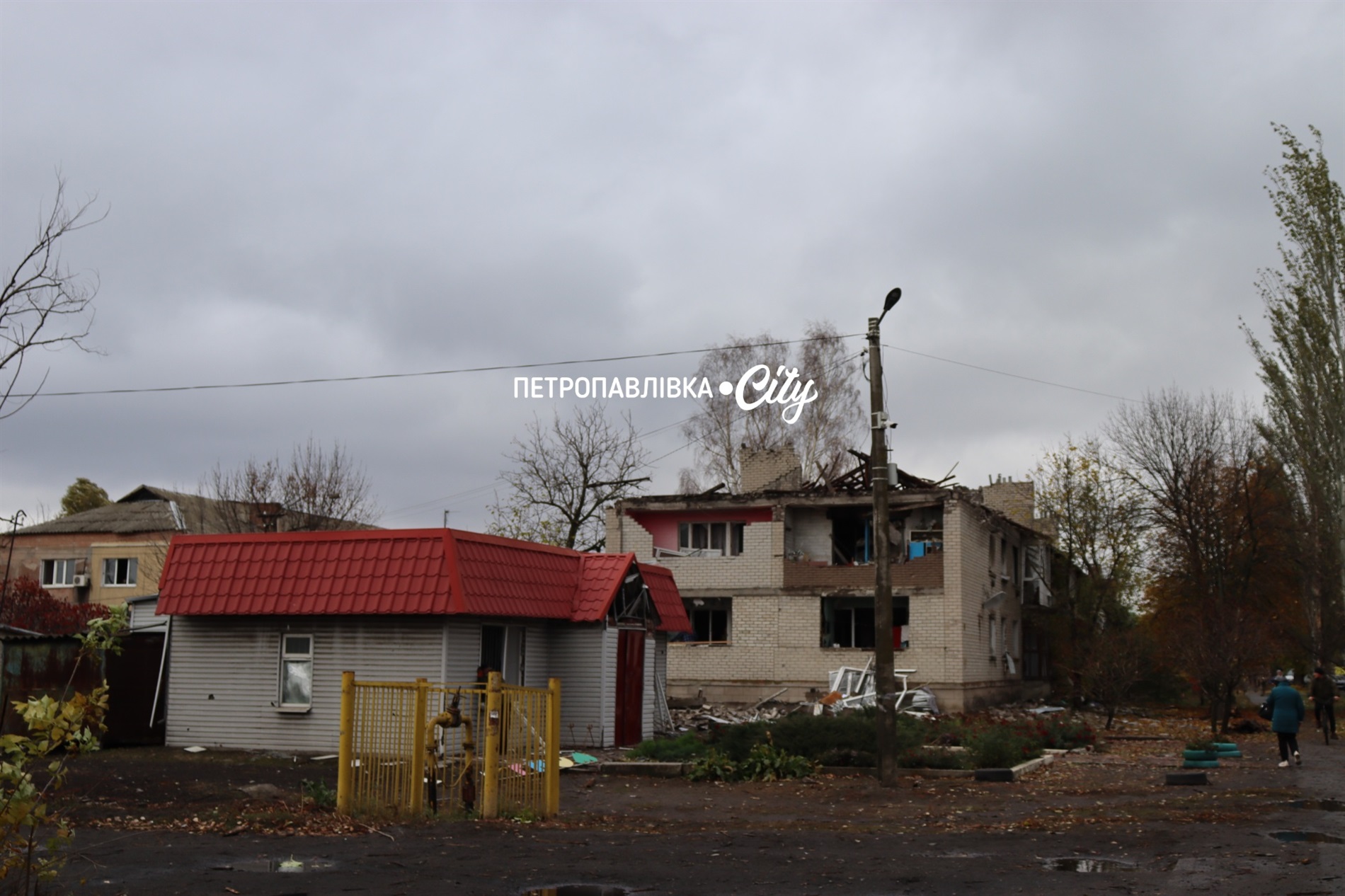 Ракети та шахеди на Петропавлівку: ворог вбиває цивільних людей