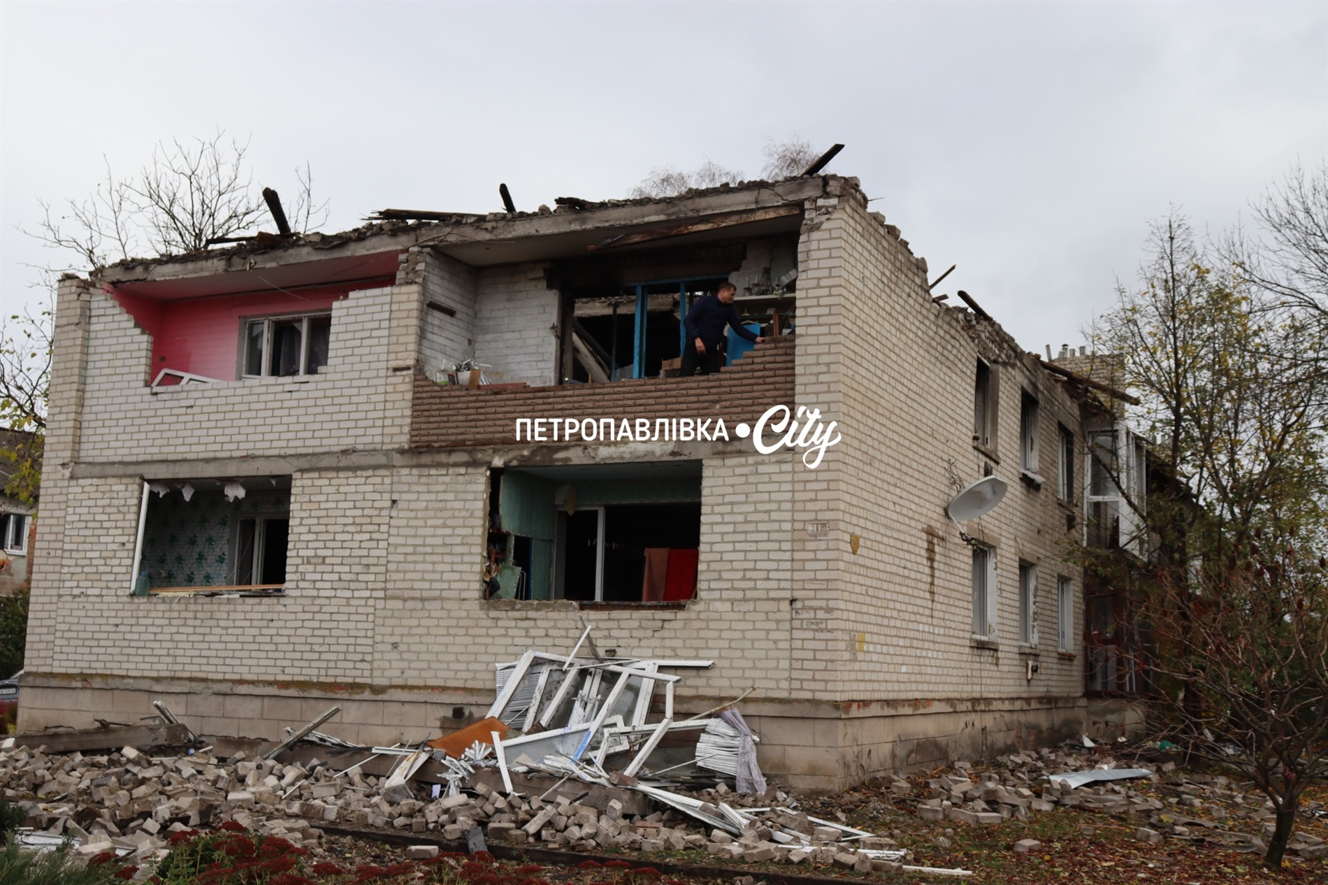 Ракети та шахеди на Петропавлівку: ворог вбиває цивільних людей