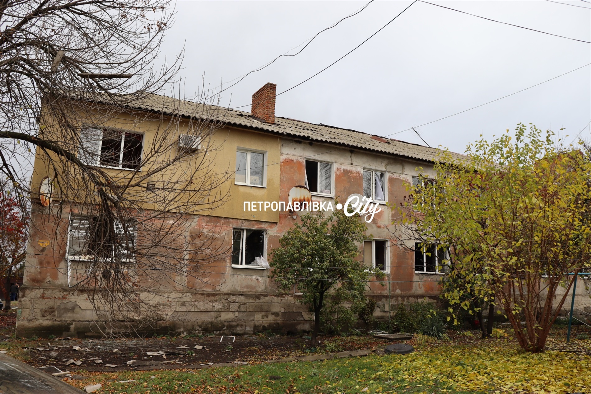 Ракети та шахеди на Петропавлівку: ворог вбиває цивільних людей