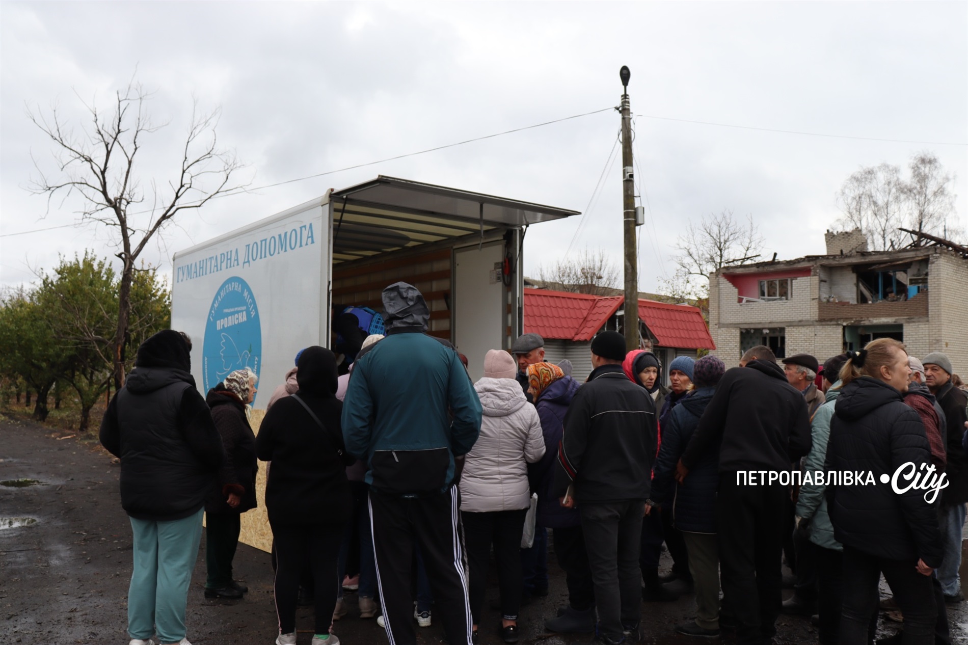 Ракети та шахеди на Петропавлівку: ворог вбиває цивільних людей