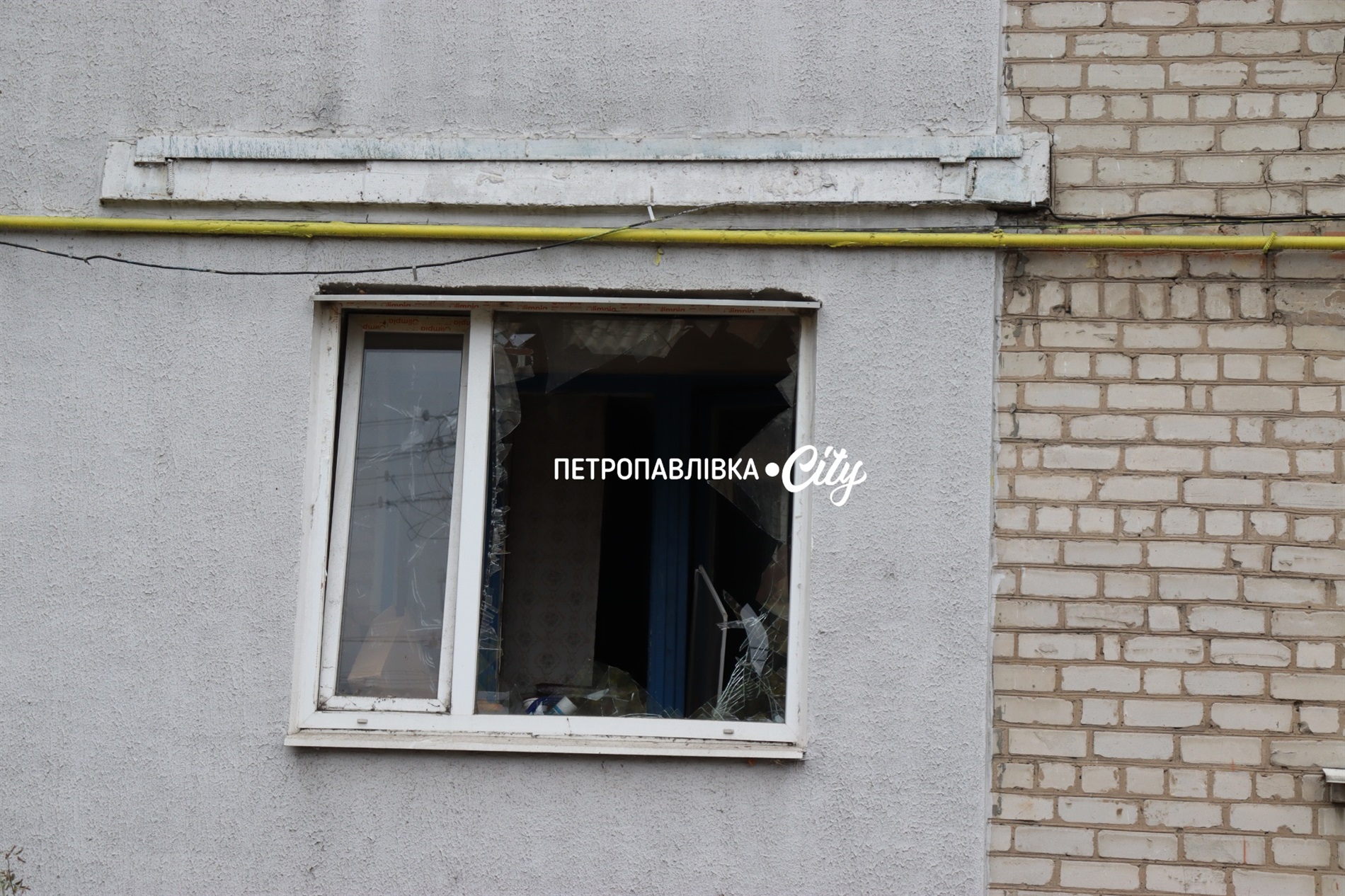 Ракети та шахеди на Петропавлівку: ворог вбиває цивільних людей
