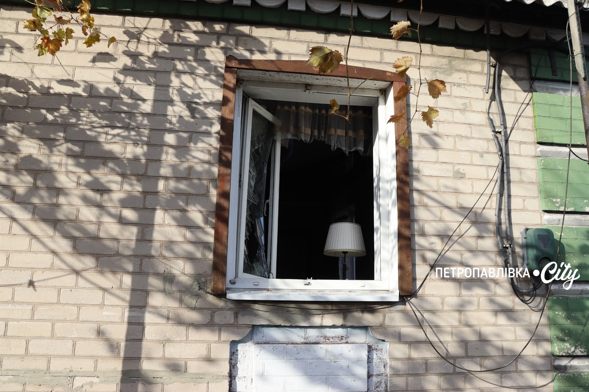 Миколаївка після ворожої атаки: загинула людина, зруйновані будинки та життя