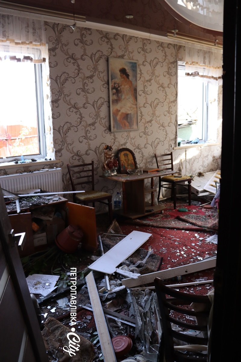 Миколаївка після ворожої атаки: загинула людина, зруйновані будинки та життя