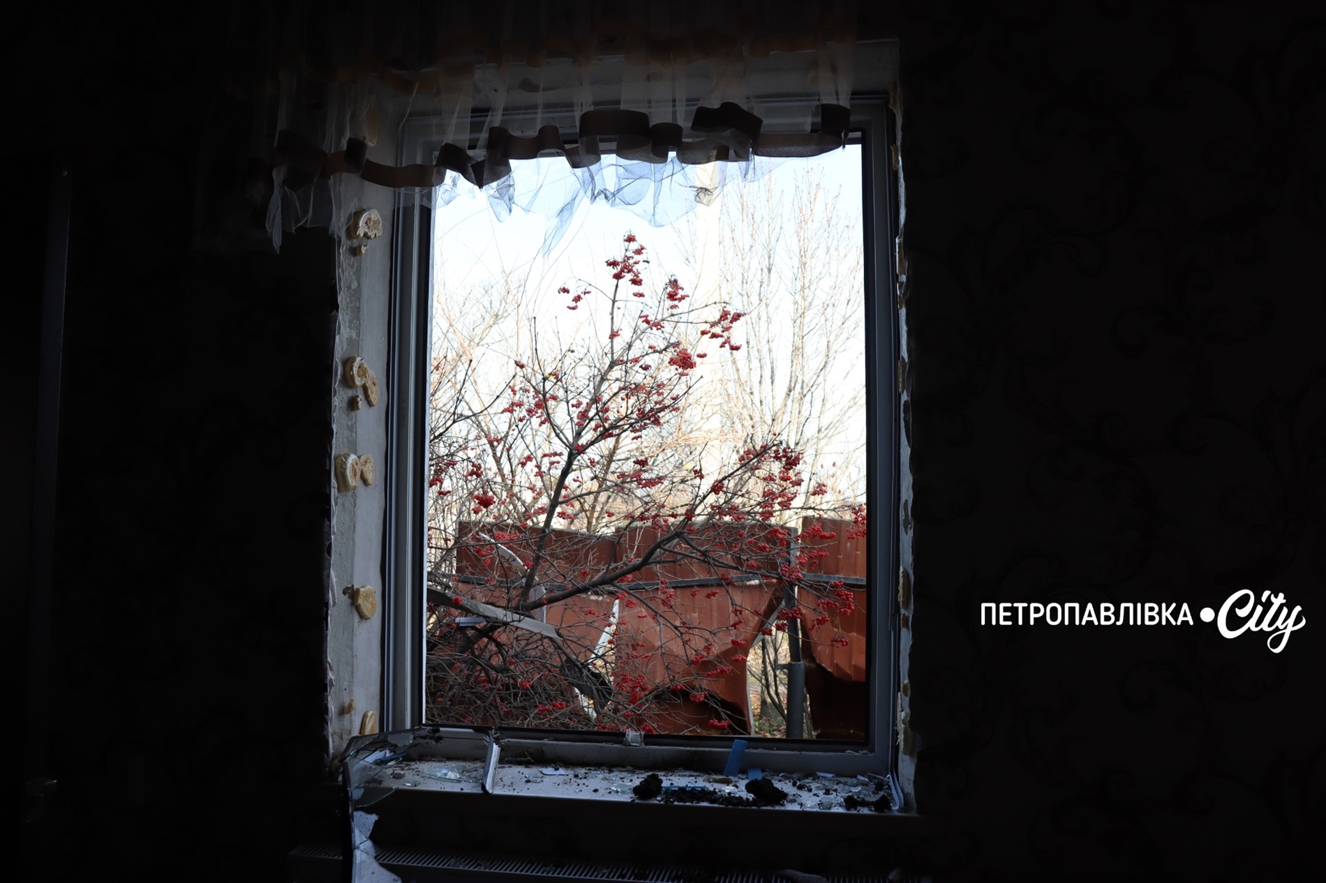 Миколаївка після ворожої атаки: загинула людина, зруйновані будинки та життя