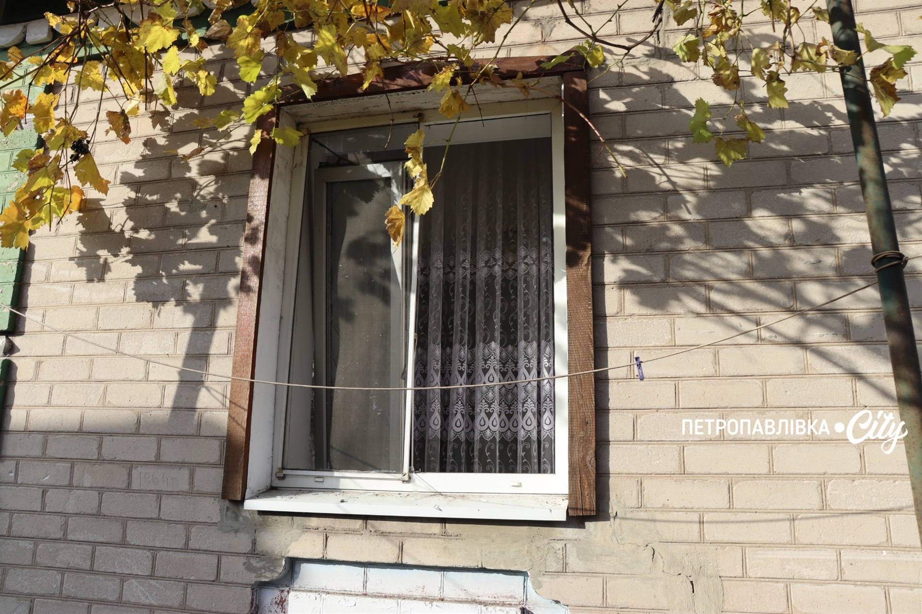 Миколаївка після ворожої атаки: загинула людина, зруйновані будинки та життя