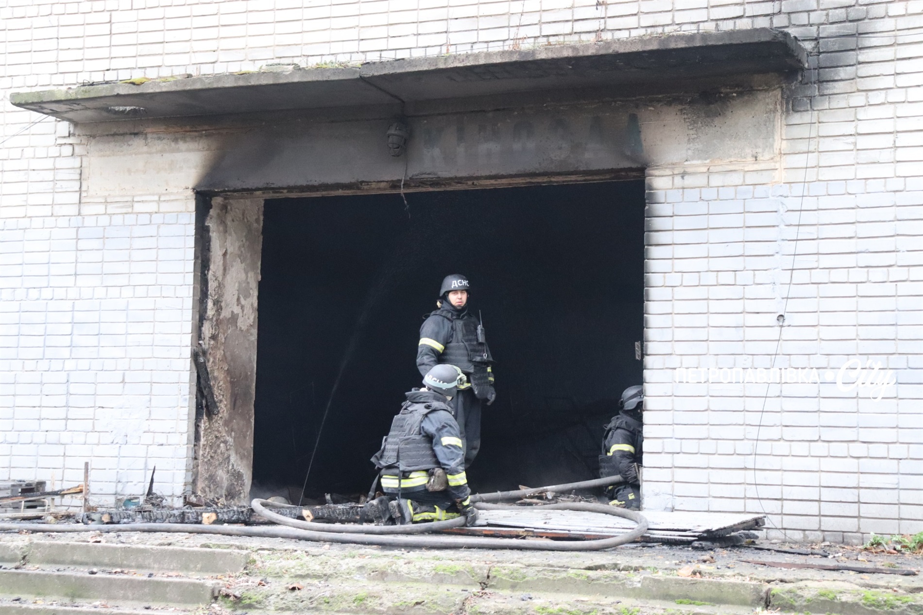 Петропавлівка під ворожим ударом: зруйновано кінотеатр, кафе, магазин (ВІДЕО)