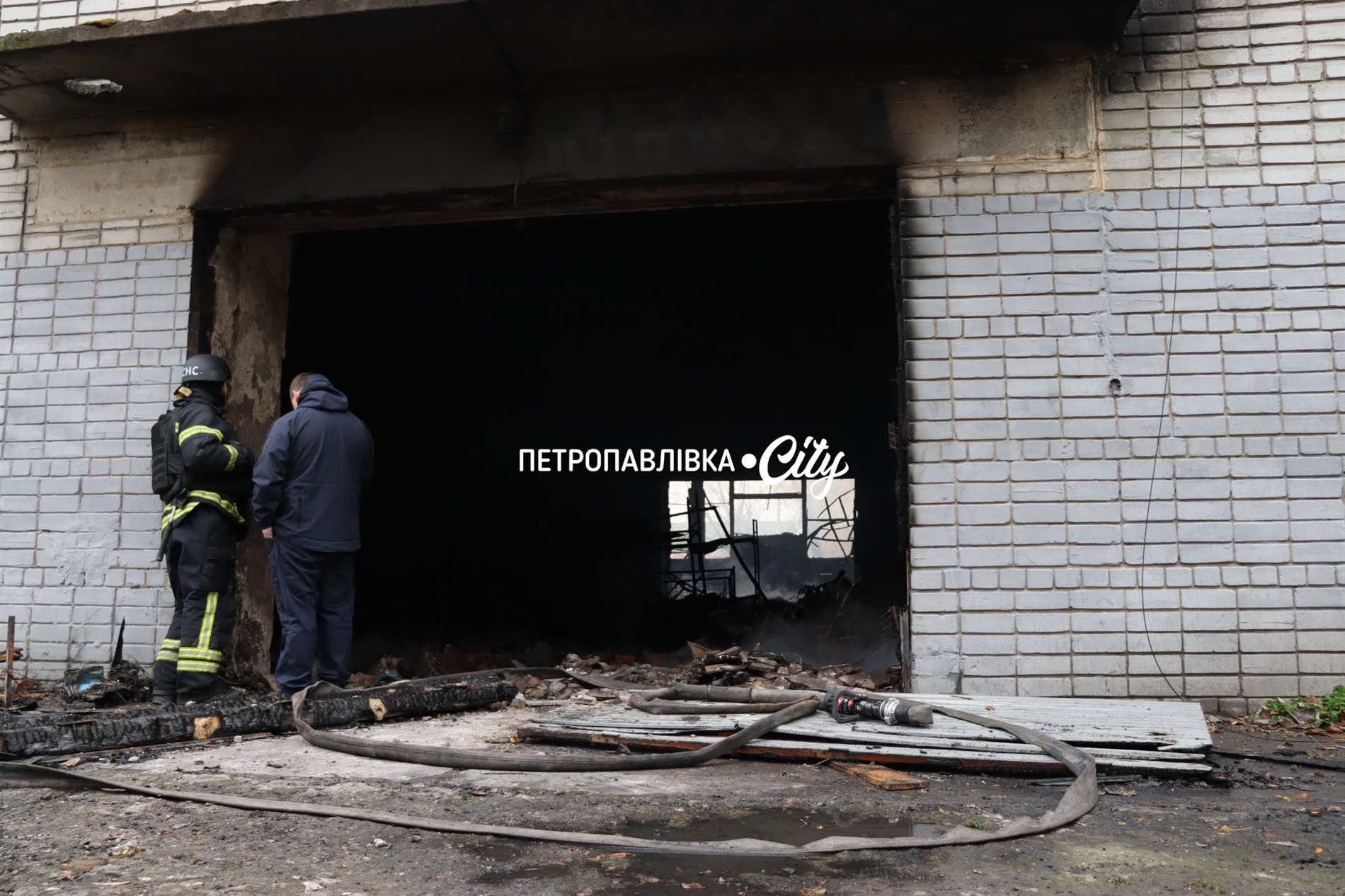 Петропавлівка під ворожим ударом: зруйновано кінотеатр, кафе, магазин (ВІДЕО)