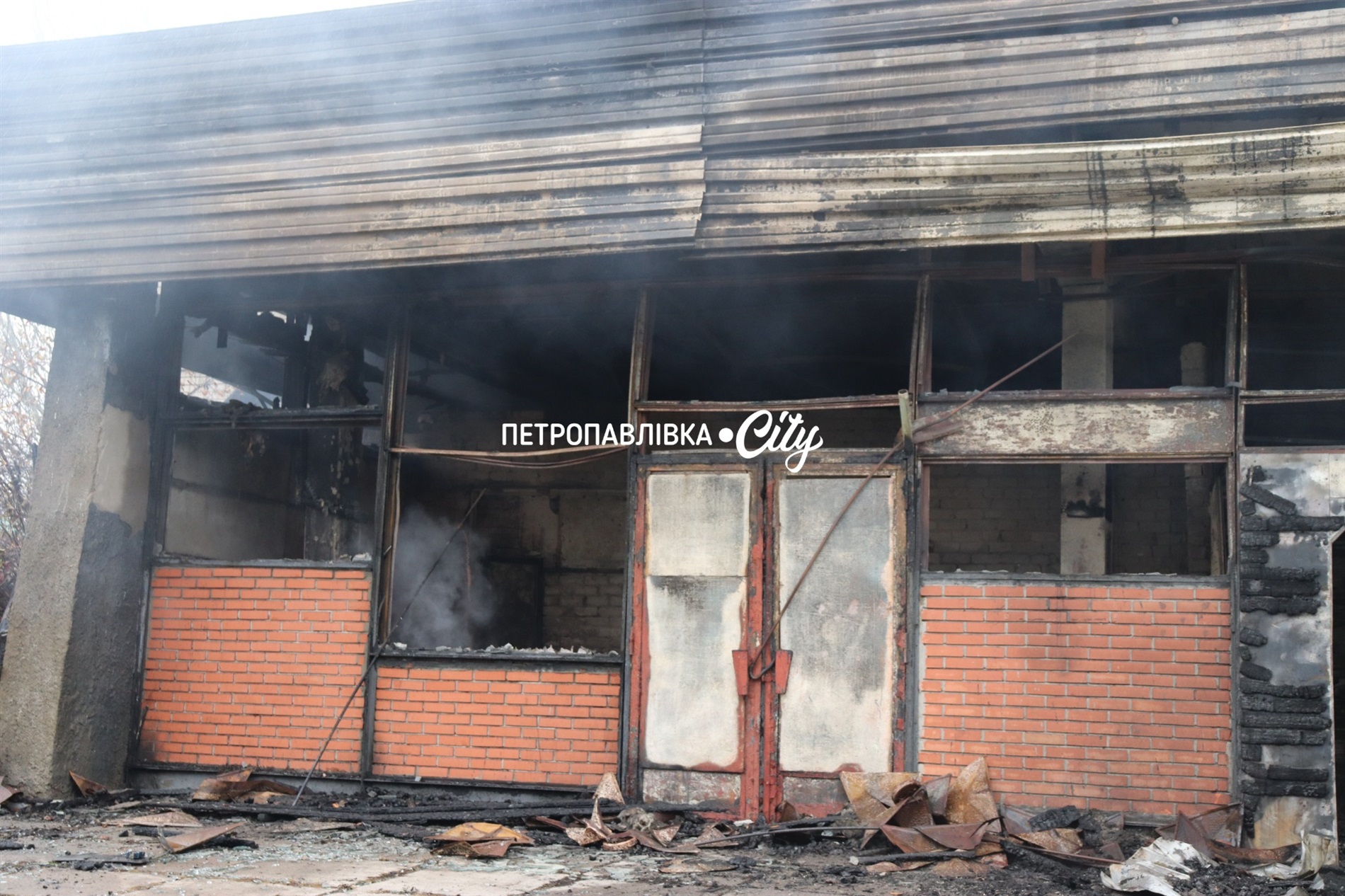 Петропавлівка під ворожим ударом: зруйновано кінотеатр, кафе, магазин (ВІДЕО)