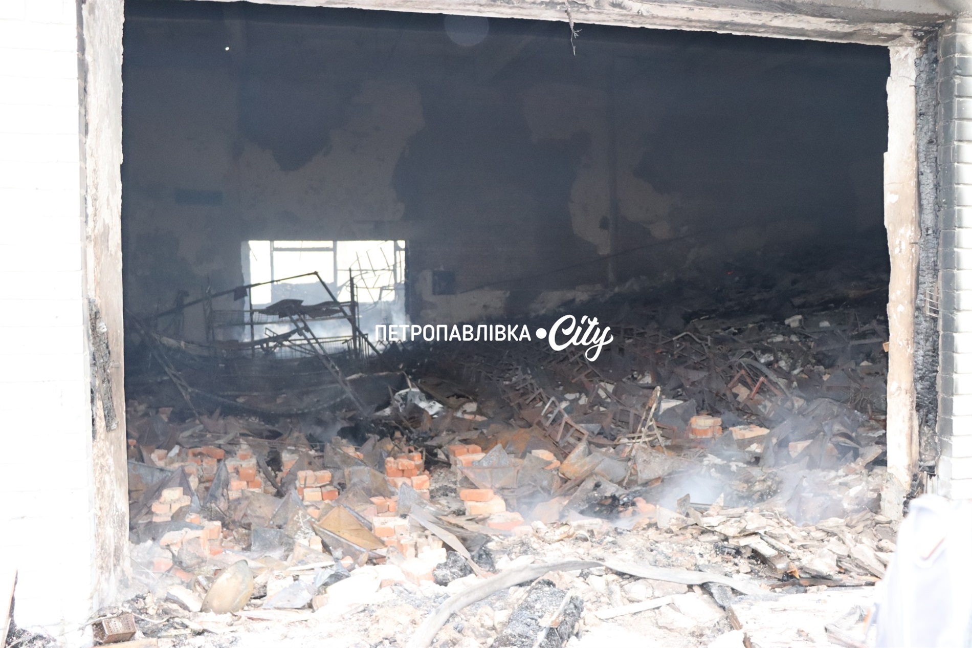 Петропавлівка під ворожим ударом: зруйновано кінотеатр, кафе, магазин (ВІДЕО)