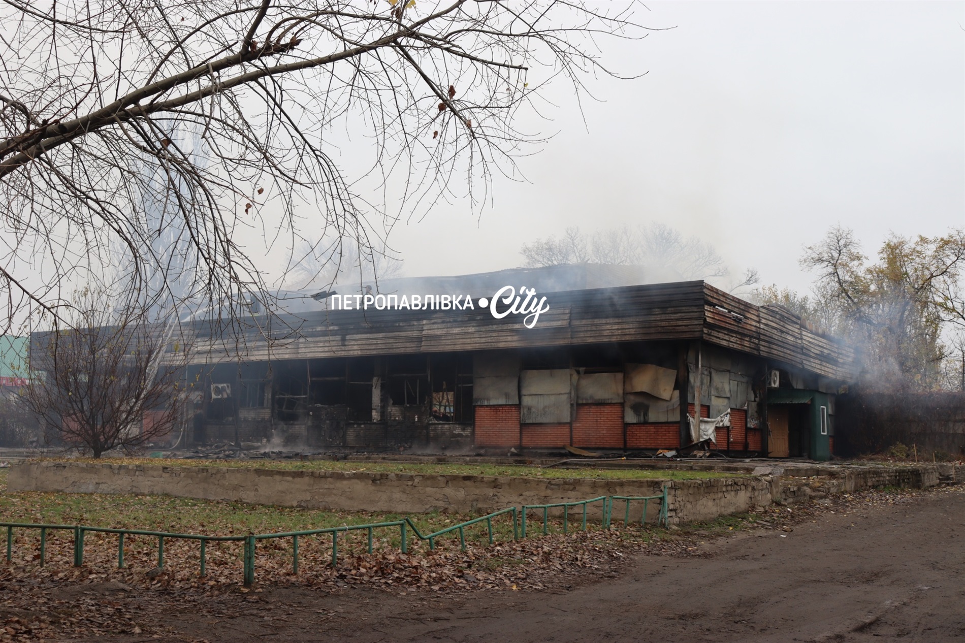 Петропавлівка під ворожим ударом: зруйновано кінотеатр, кафе, магазин (ВІДЕО)