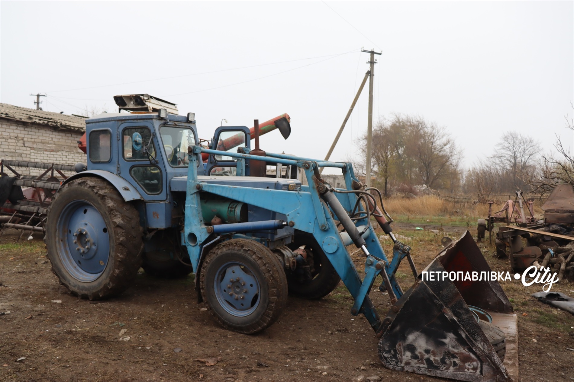 Ворог ударив по аграріях Маломиколаївки: зруйновані техніка та склади, втрачені врожаї (ВІДЕО)