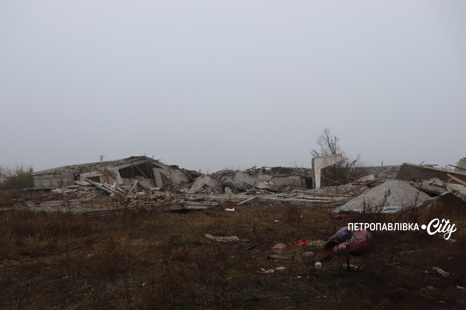 Ворог ударив по аграріях Маломиколаївки: зруйновані техніка та склади, втрачені врожаї (ВІДЕО)