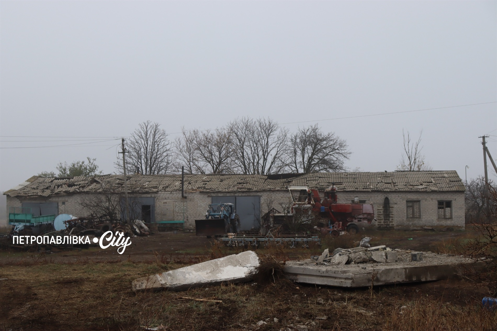 Ворог ударив по аграріях Маломиколаївки: зруйновані техніка та склади, втрачені врожаї (ВІДЕО)