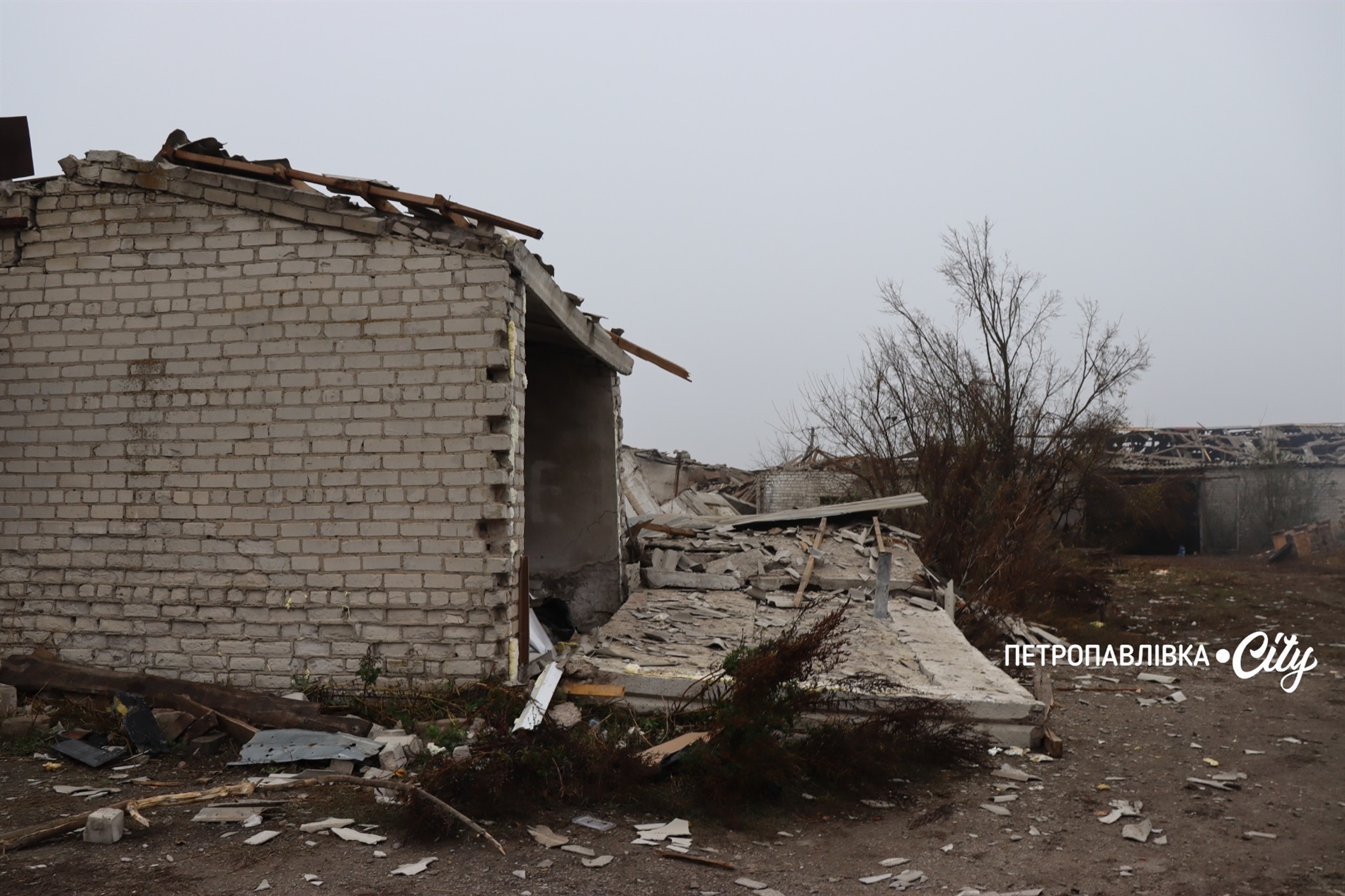 Ворог ударив по аграріях Маломиколаївки: зруйновані техніка та склади, втрачені врожаї (ВІДЕО)