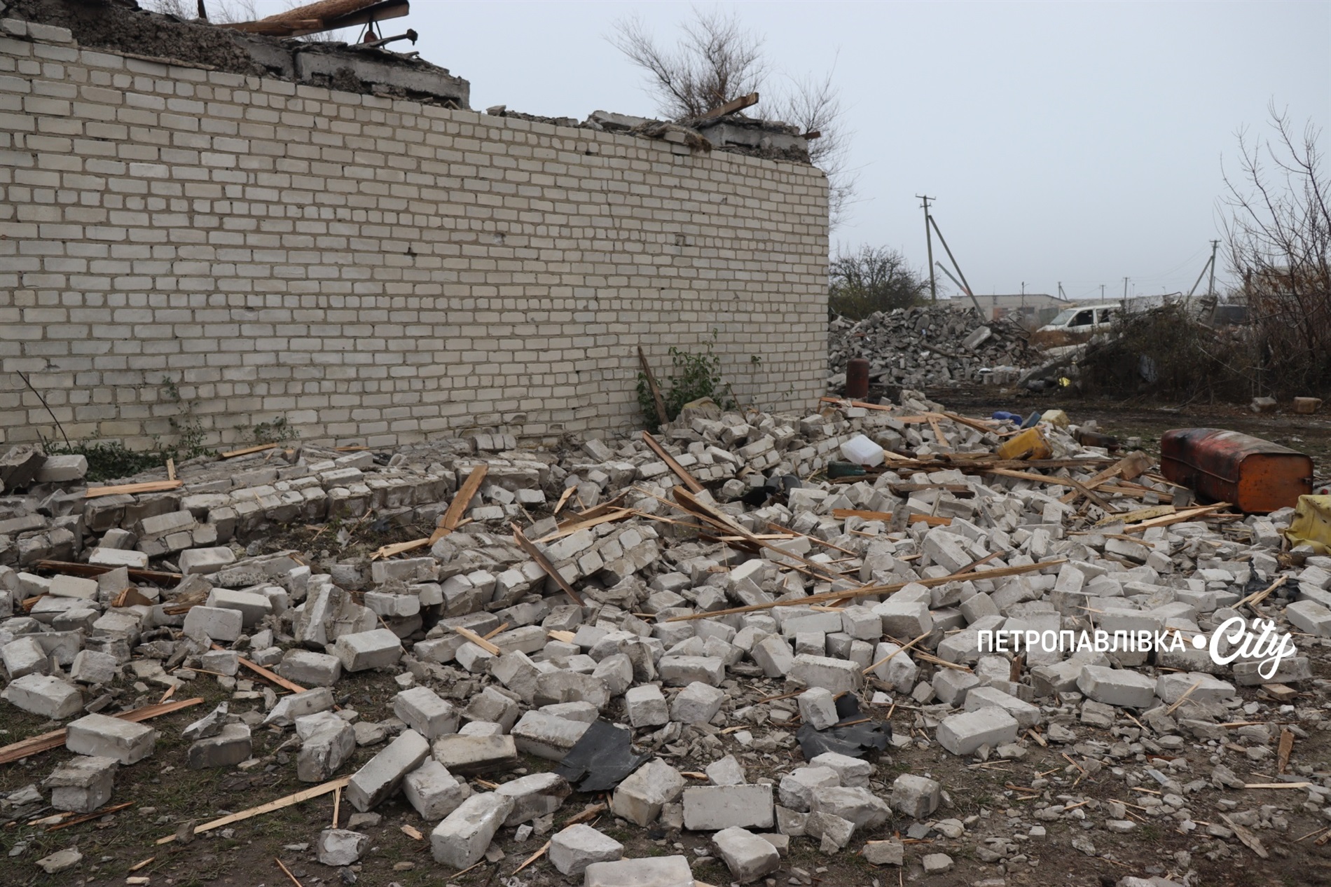 Ворог ударив по аграріях Маломиколаївки: зруйновані техніка та склади, втрачені врожаї (ВІДЕО)