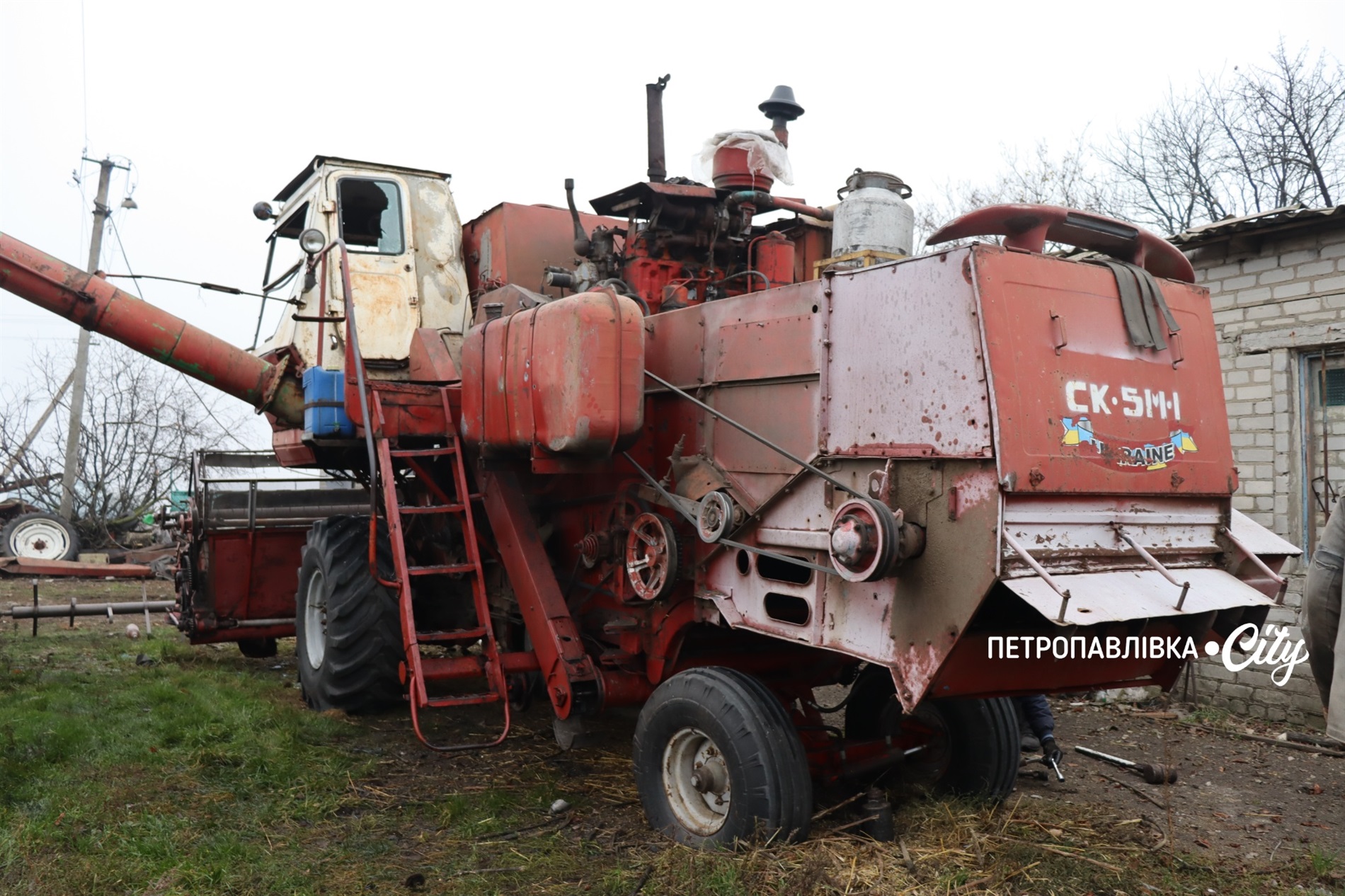 Ворог ударив по аграріях Маломиколаївки: зруйновані техніка та склади, втрачені врожаї (ВІДЕО)