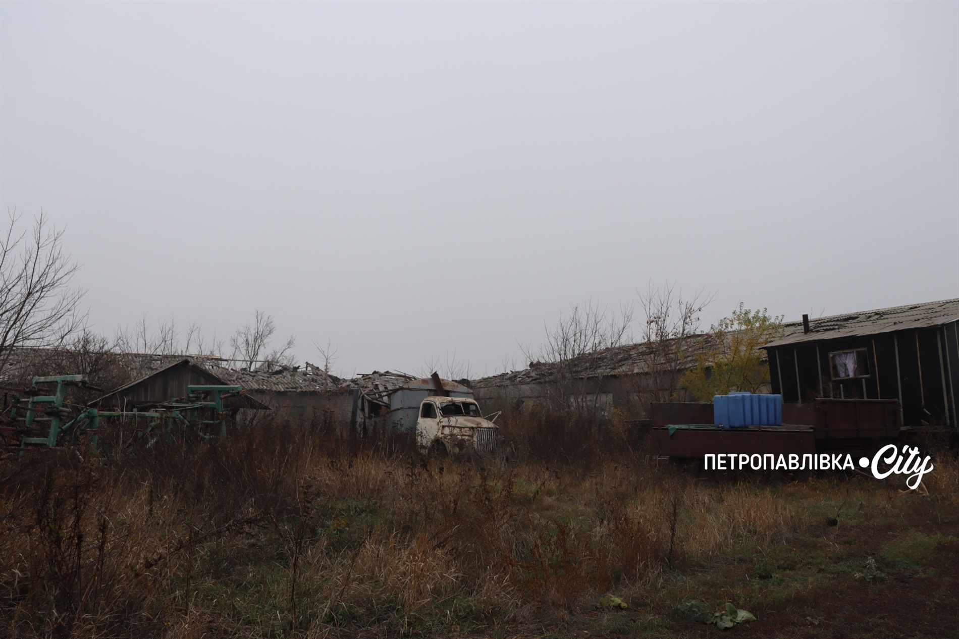 Ворог ударив по аграріях Маломиколаївки: зруйновані техніка та склади, втрачені врожаї (ВІДЕО)