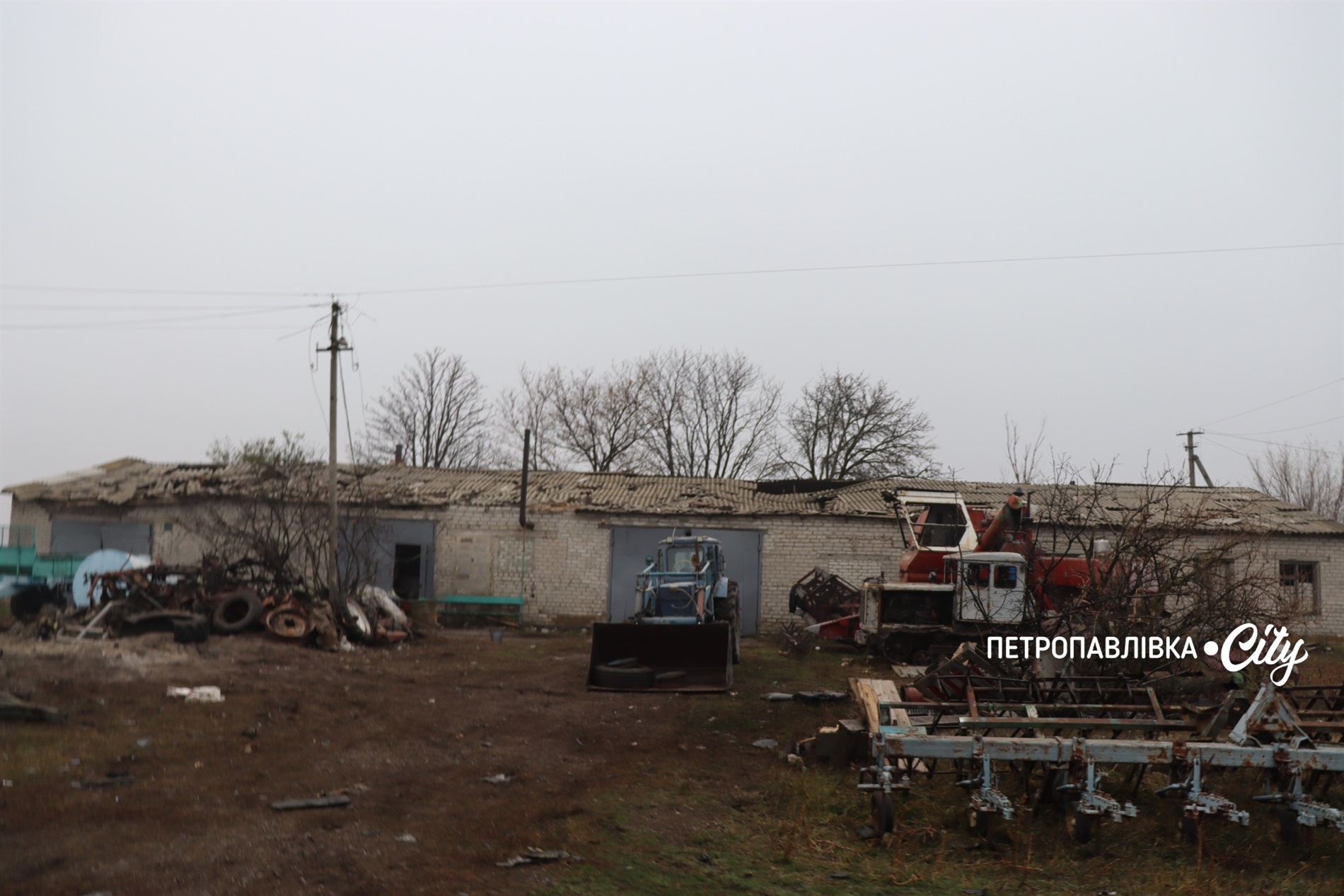 Ворог ударив по аграріях Маломиколаївки: зруйновані техніка та склади, втрачені врожаї (ВІДЕО)
