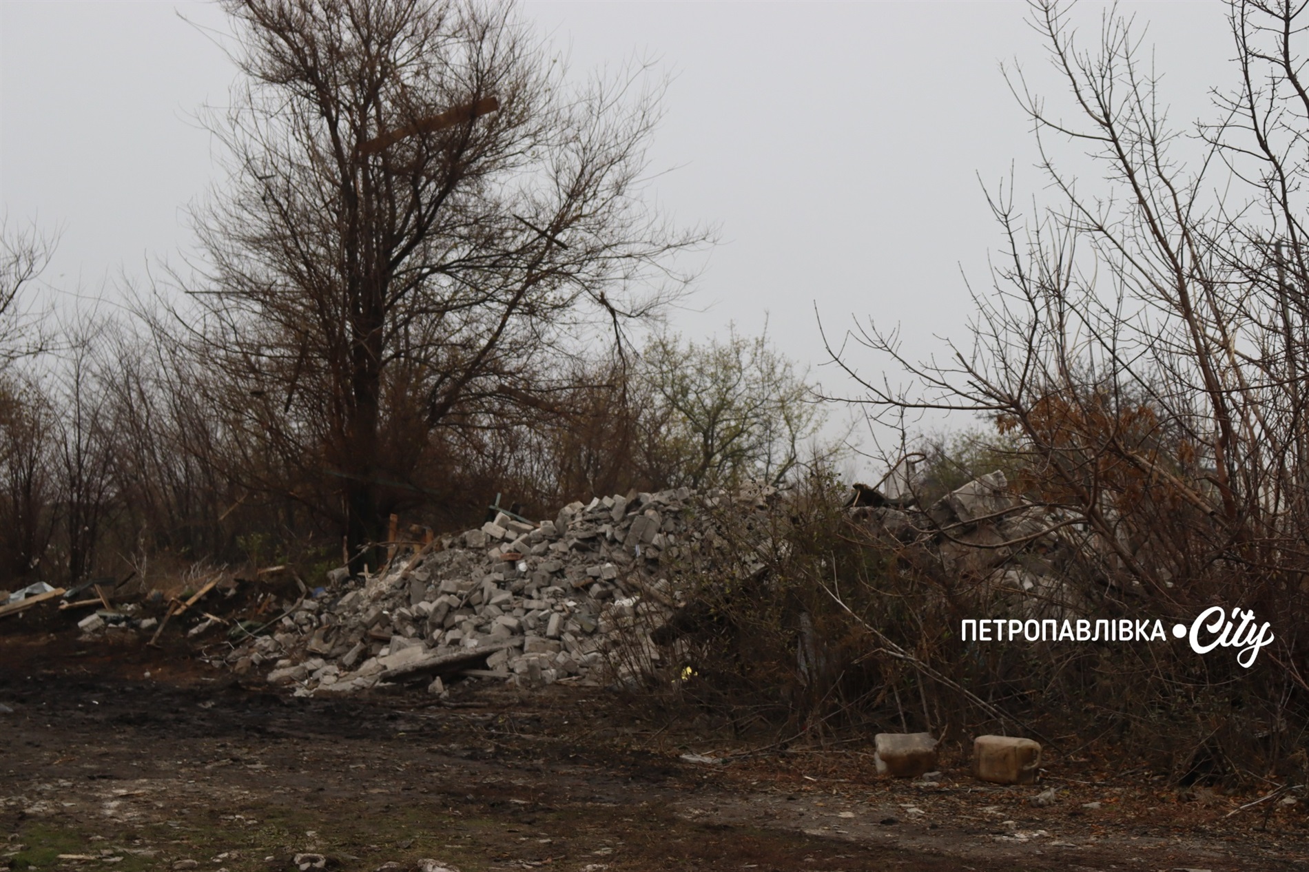 Ворог ударив по аграріях Маломиколаївки: зруйновані техніка та склади, втрачені врожаї (ВІДЕО)