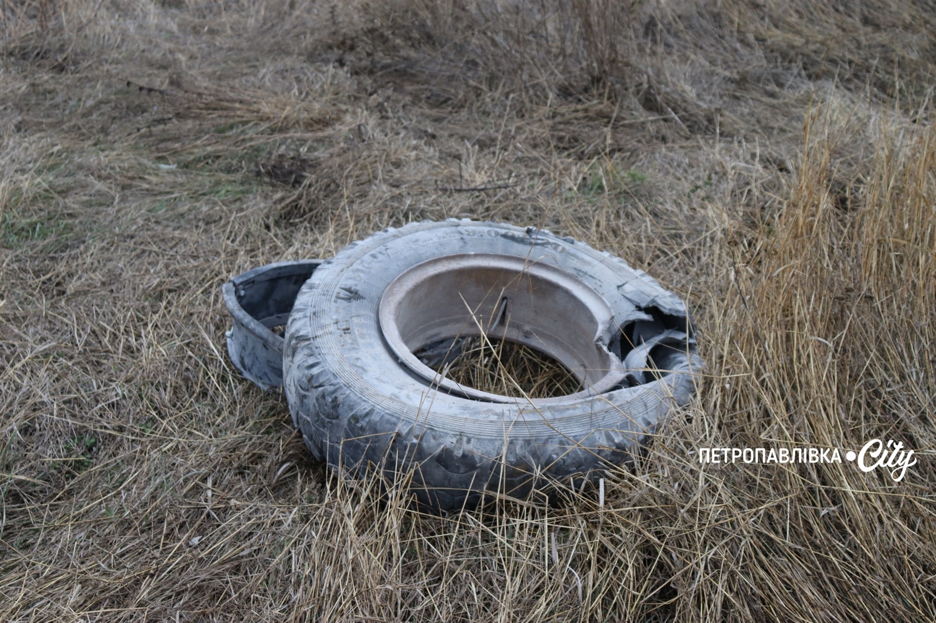 Ворог ударив по аграріях Маломиколаївки: зруйновані техніка та склади, втрачені врожаї (ВІДЕО)