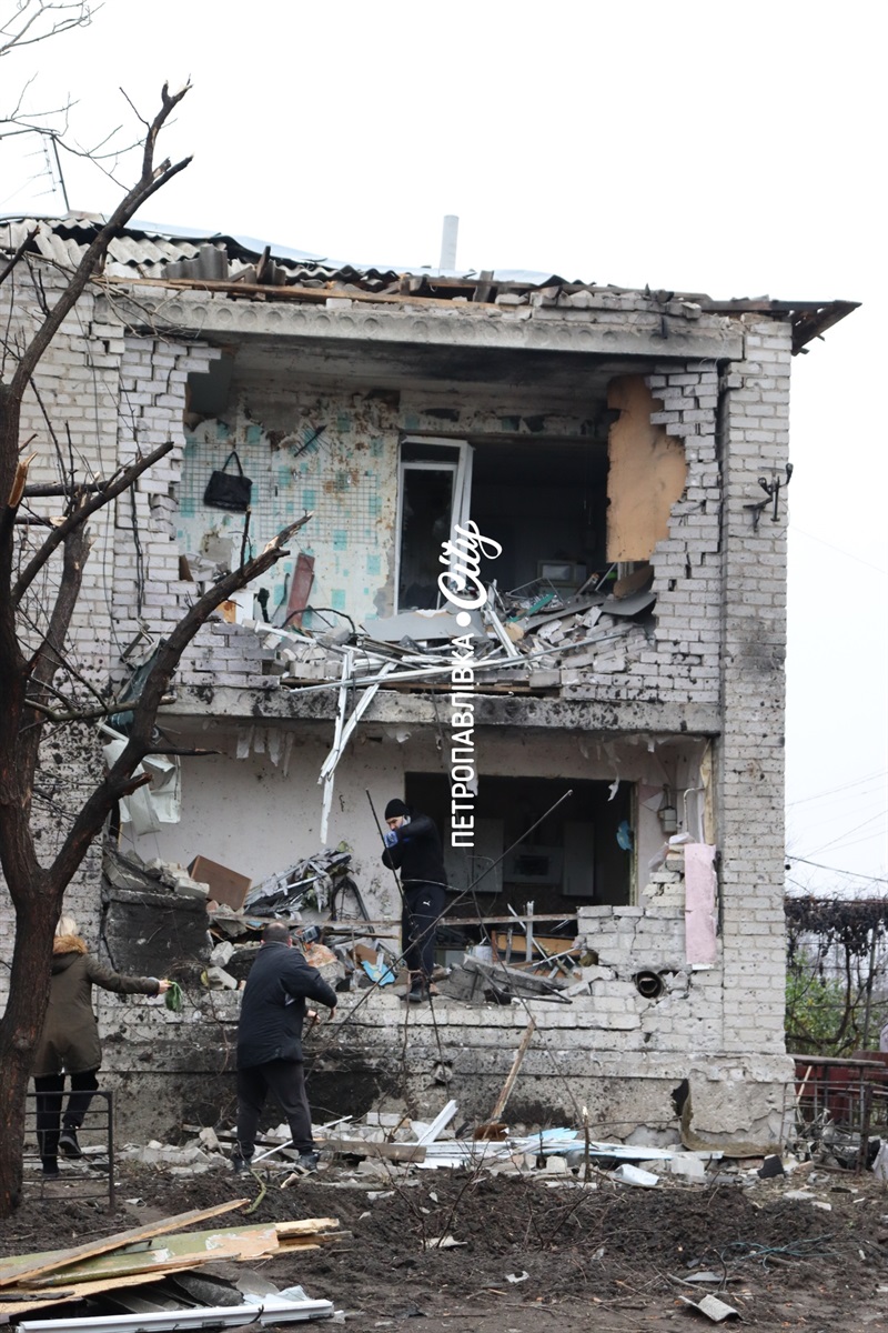 Нічна атака на Петропавлівку: ворожий безпілотник вдарив по житлових будинках (ВІДЕО)