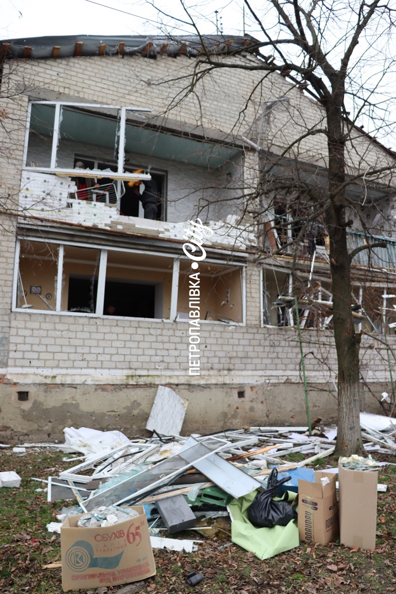 Нічна атака на Петропавлівку: ворожий безпілотник вдарив по житлових будинках (ВІДЕО)