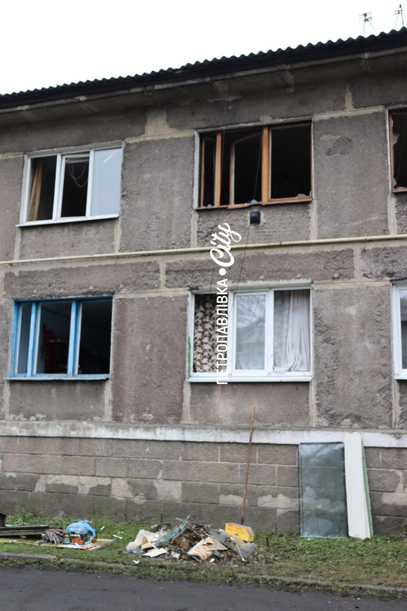 Нічна атака на Петропавлівку: ворожий безпілотник вдарив по житлових будинках (ВІДЕО)