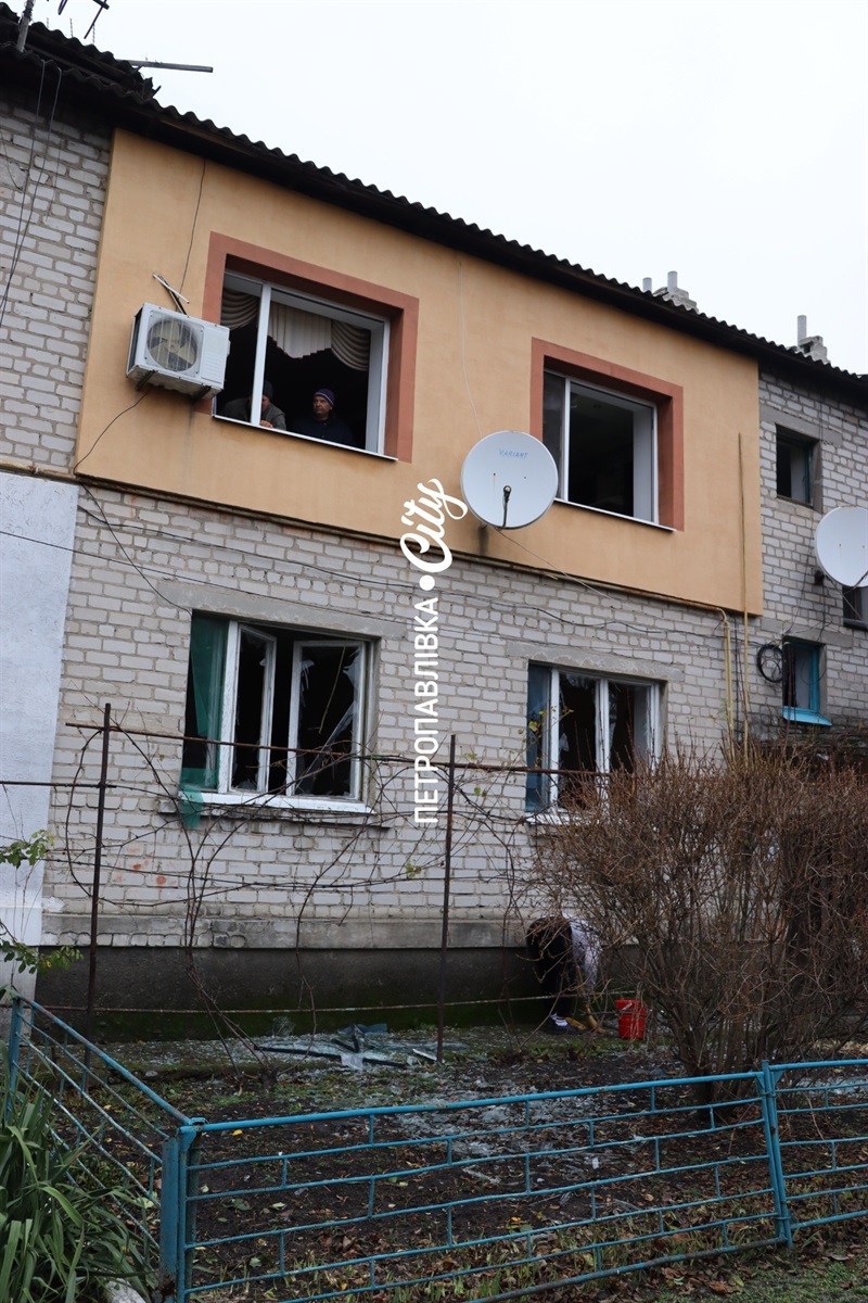 Нічна атака на Петропавлівку: ворожий безпілотник вдарив по житлових будинках (ВІДЕО)