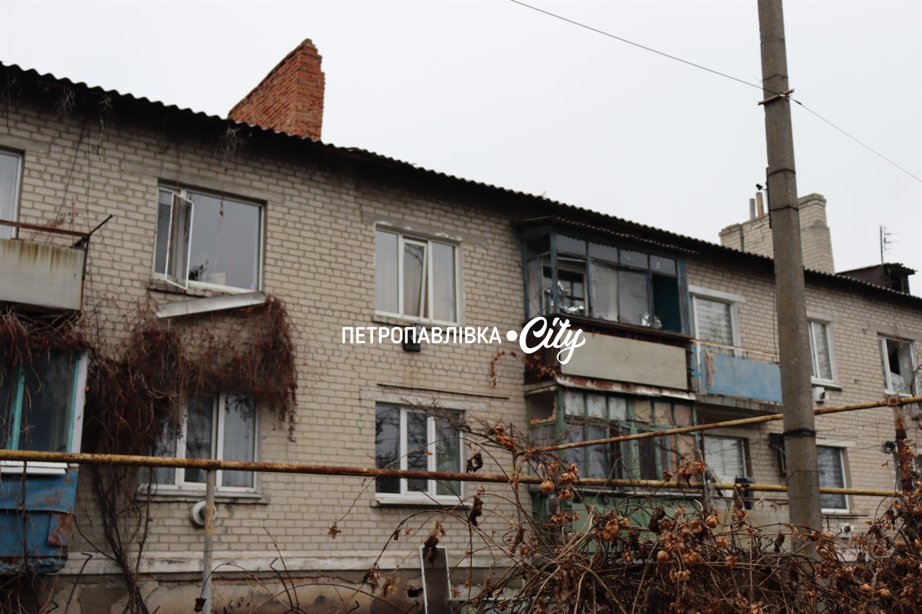 Нічна атака на Петропавлівку: ворожий безпілотник вдарив по житлових будинках (ВІДЕО)
