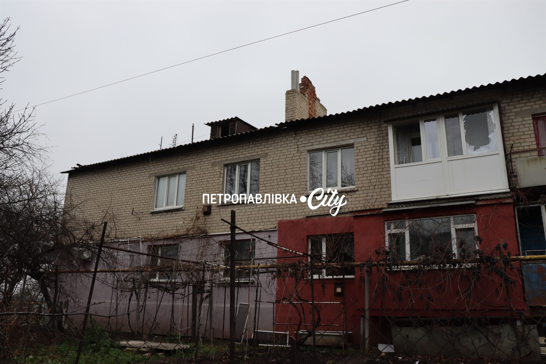 Нічна атака на Петропавлівку: ворожий безпілотник вдарив по житлових будинках (ВІДЕО)