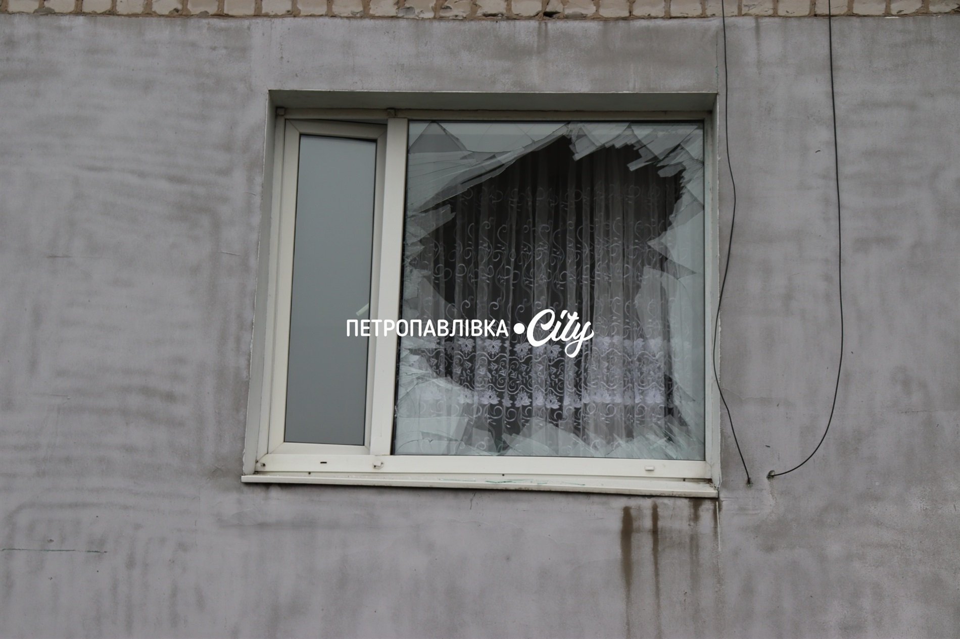 Нічна атака на Петропавлівку: ворожий безпілотник вдарив по житлових будинках (ВІДЕО)