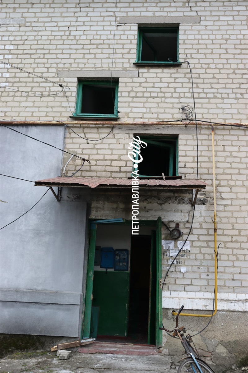 Нічна атака на Петропавлівку: ворожий безпілотник вдарив по житлових будинках (ВІДЕО)