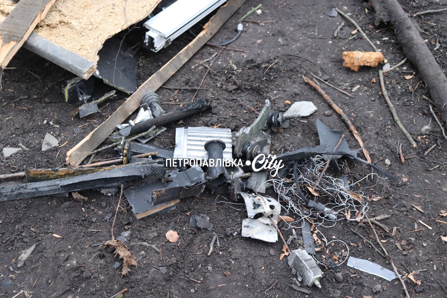 Нічна атака на Петропавлівку: ворожий безпілотник вдарив по житлових будинках (ВІДЕО)