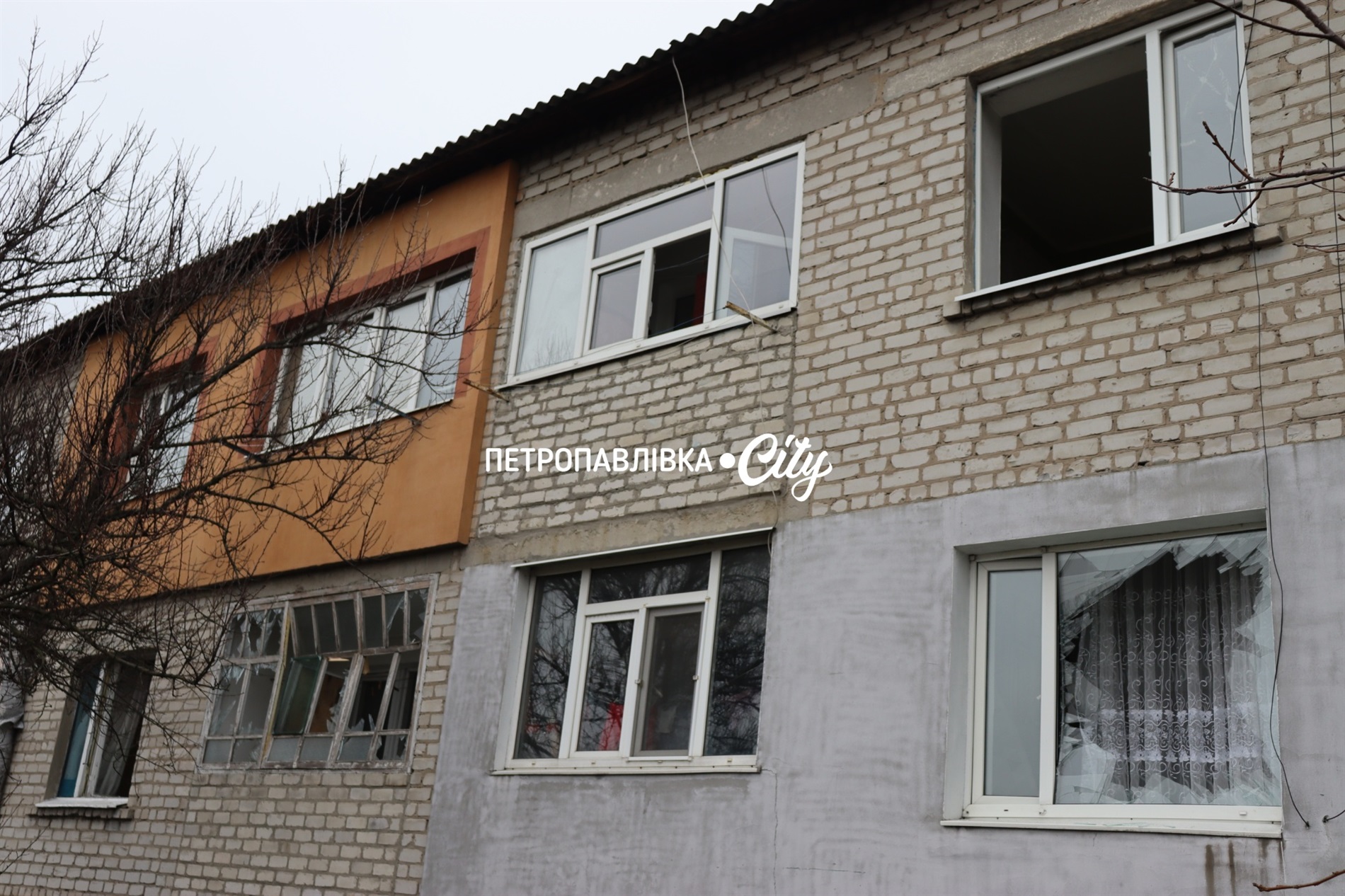 Нічна атака на Петропавлівку: ворожий безпілотник вдарив по житлових будинках (ВІДЕО)