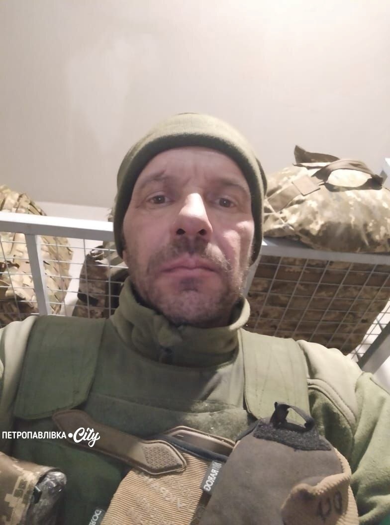 На щиті додому… Село Троїцьке провело в останню путь захисника Сергія Овечка (ВІДЕО)