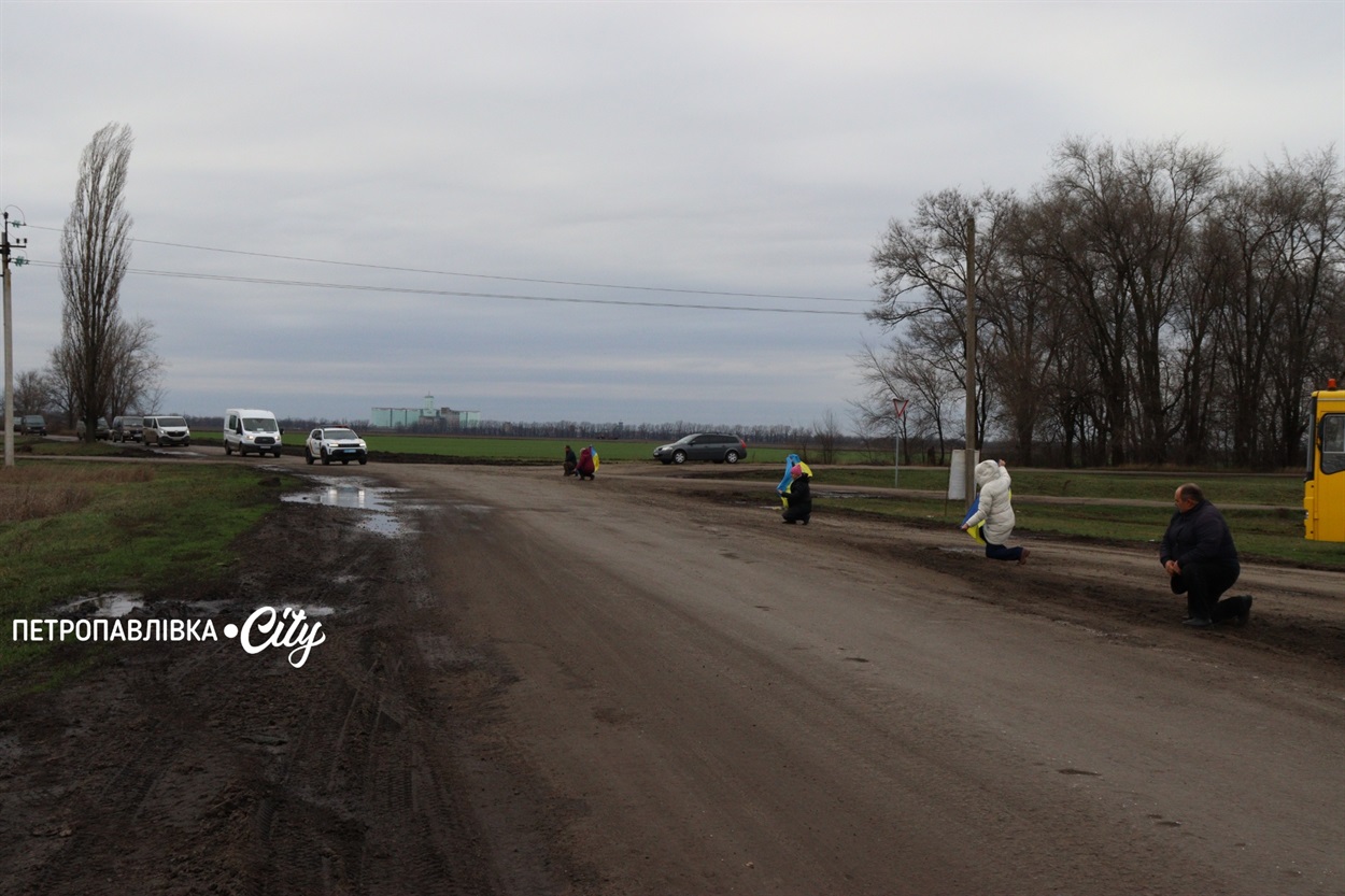 На щиті додому… Село Троїцьке провело в останню путь захисника Сергія Овечка (ВІДЕО)