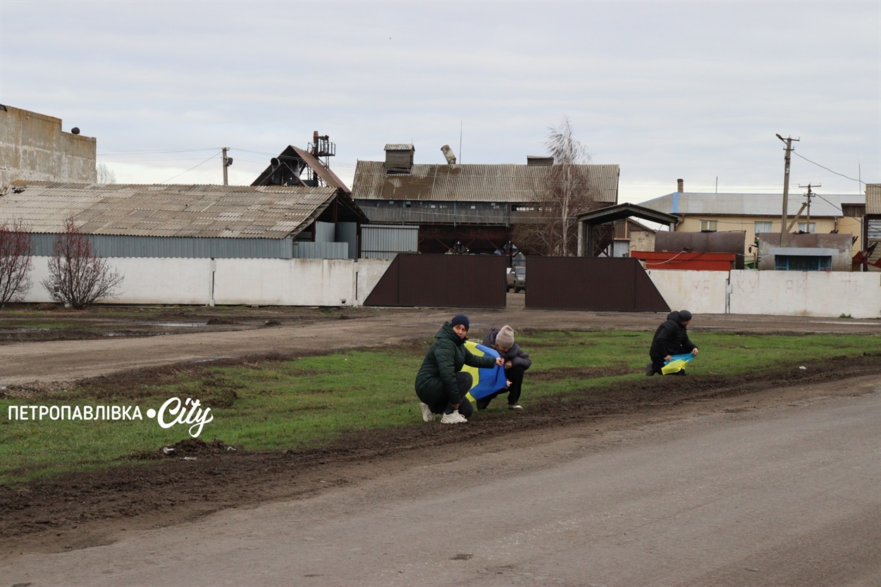 На щиті додому… Село Троїцьке провело в останню путь захисника Сергія Овечка (ВІДЕО)