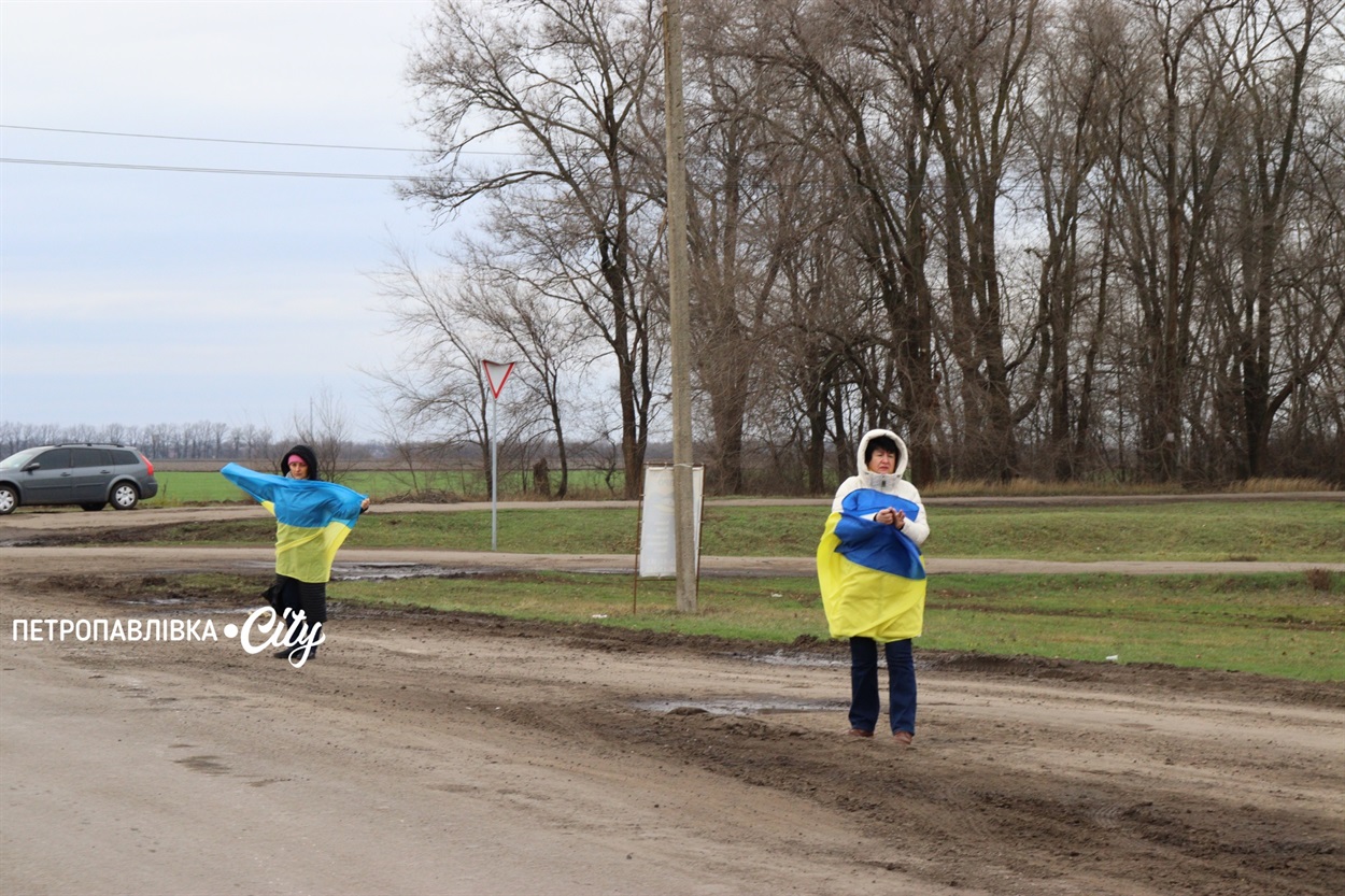 На щиті додому… Село Троїцьке провело в останню путь захисника Сергія Овечка (ВІДЕО)