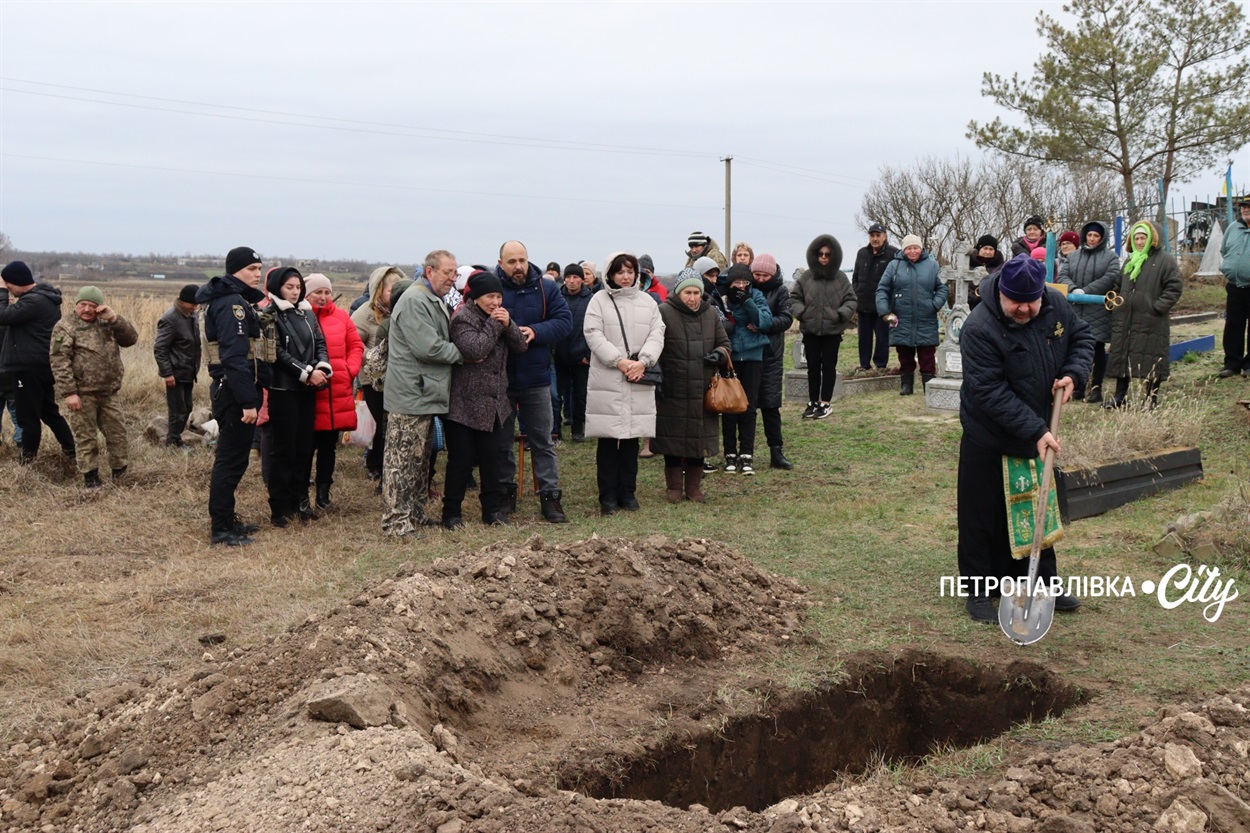 На щиті додому… Село Троїцьке провело в останню путь захисника Сергія Овечка (ВІДЕО)