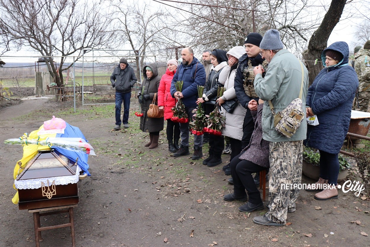 На щиті додому… Село Троїцьке провело в останню путь захисника Сергія Овечка (ВІДЕО)