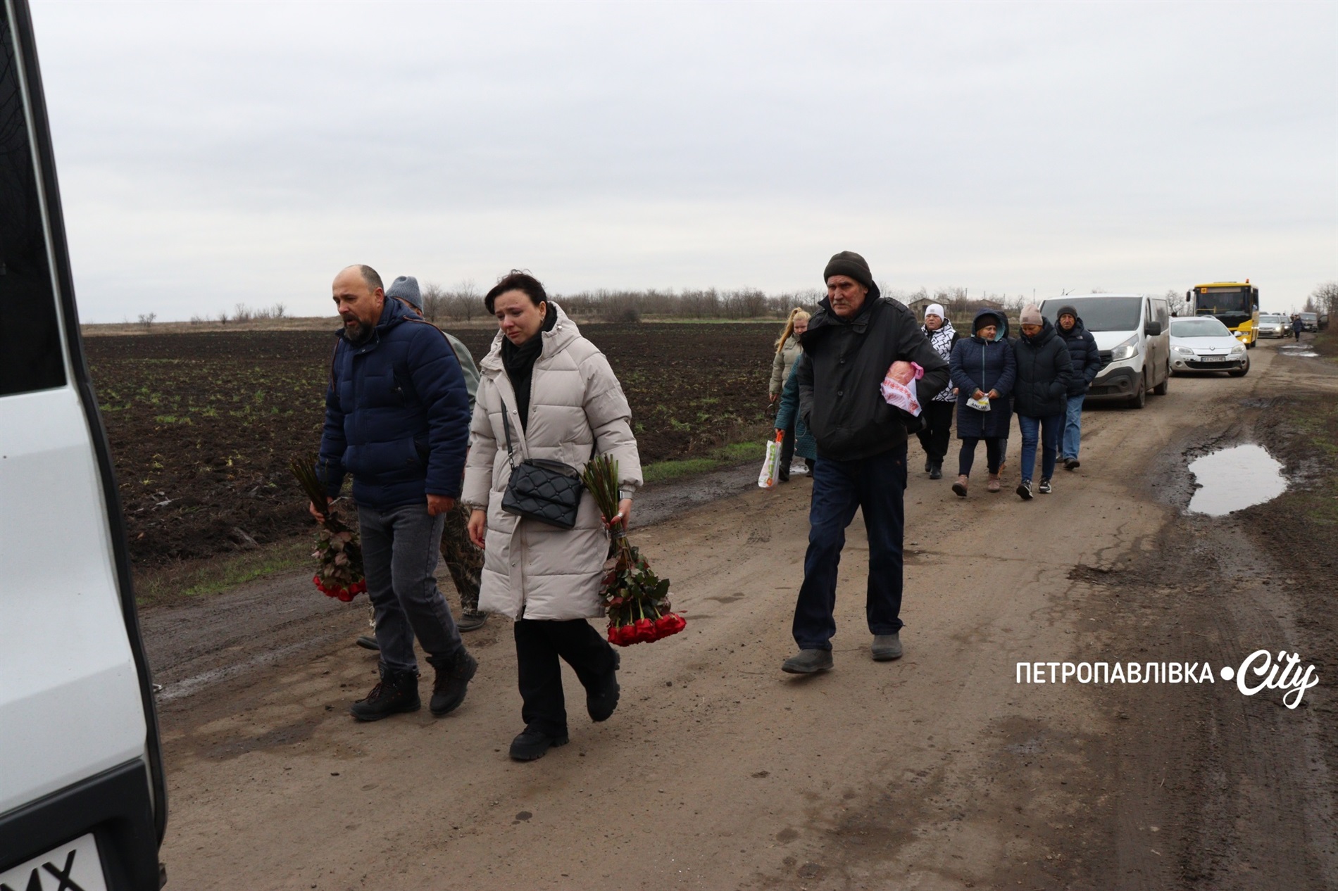 На щиті додому… Село Троїцьке провело в останню путь захисника Сергія Овечка (ВІДЕО)