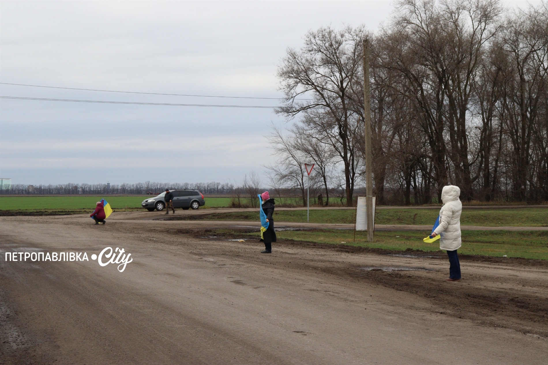 На щиті додому… Село Троїцьке провело в останню путь захисника Сергія Овечка (ВІДЕО)