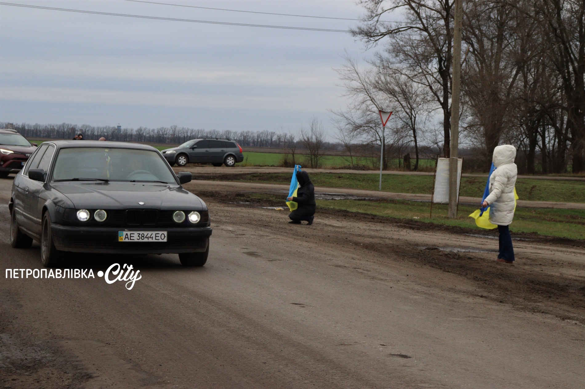 На щиті додому… Село Троїцьке провело в останню путь захисника Сергія Овечка (ВІДЕО)