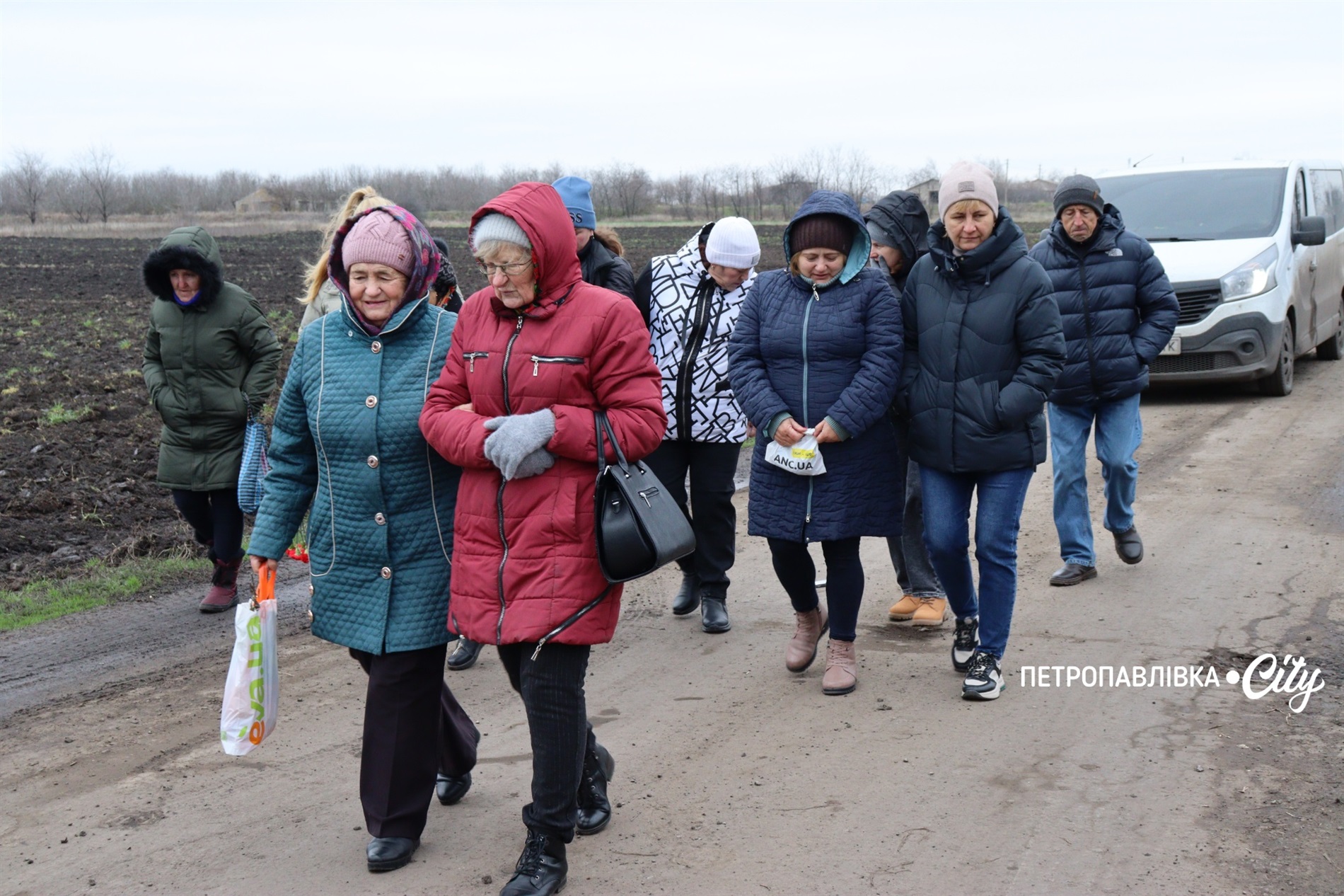 На щиті додому… Село Троїцьке провело в останню путь захисника Сергія Овечка (ВІДЕО)