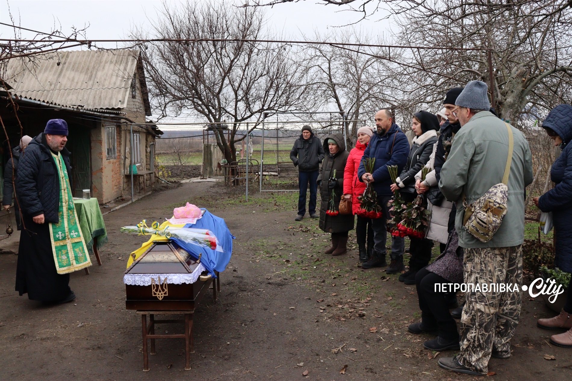 На щиті додому… Село Троїцьке провело в останню путь захисника Сергія Овечка (ВІДЕО)